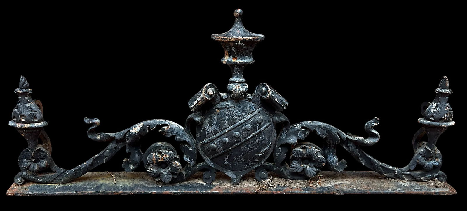 Pair of Antique Cast Iron Architectural Remnant Fragments With Heraldic Crest Motif "” 19th - 2