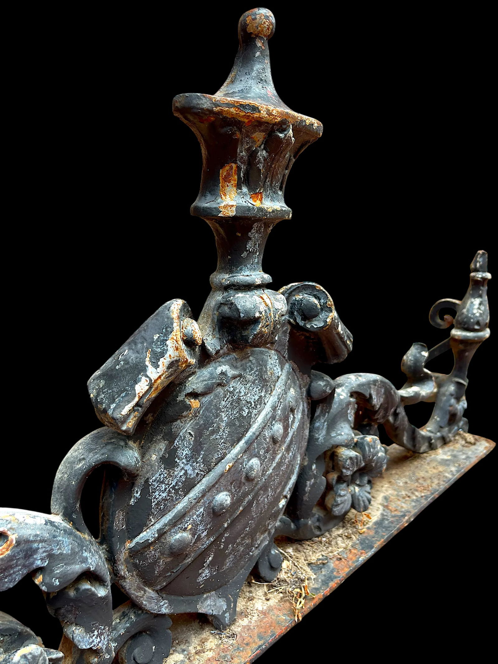 Pair of Antique Cast Iron Architectural Remnant Fragments With Heraldic Crest Motif "” 19th - 6