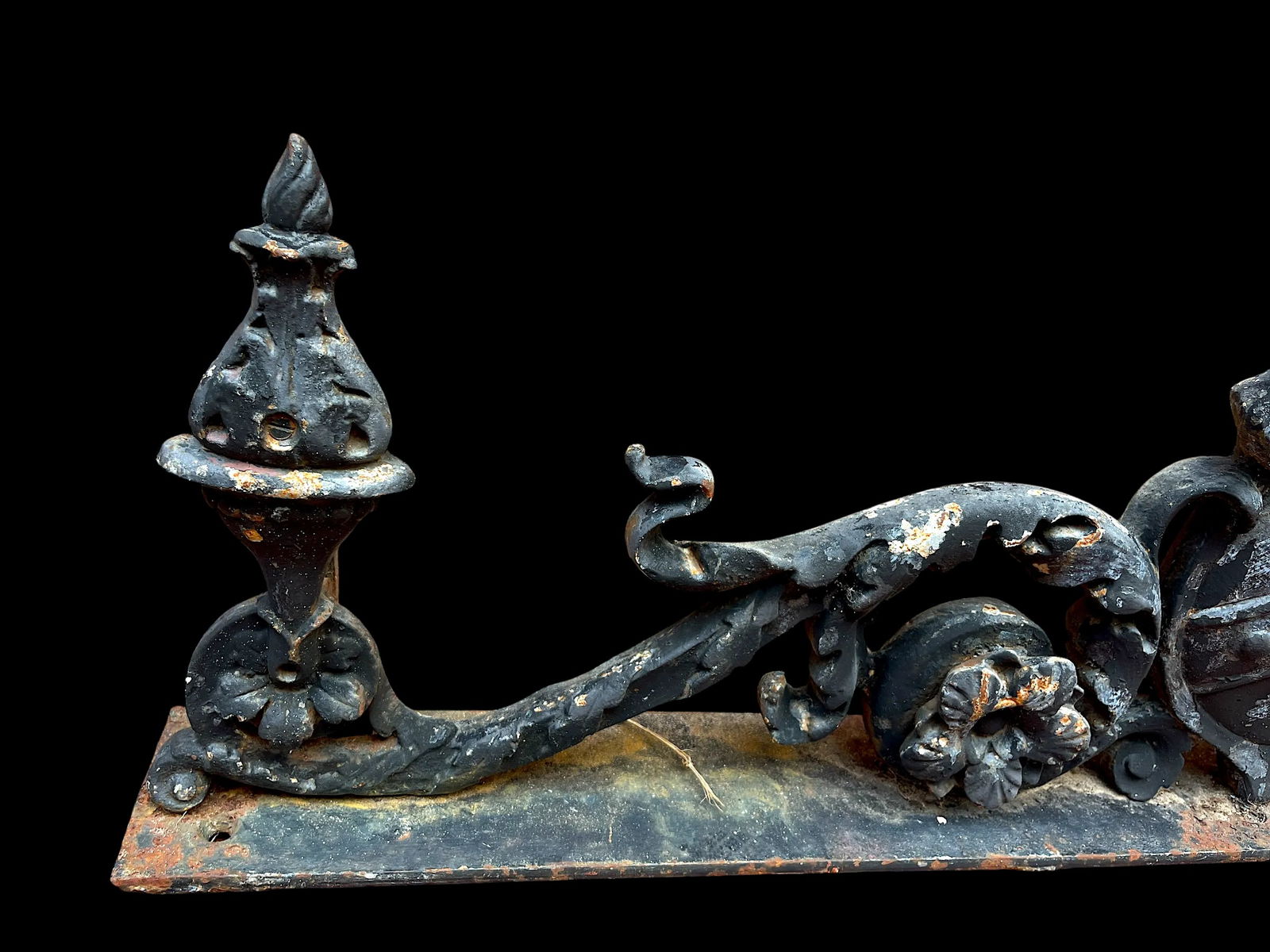 Pair of Antique Cast Iron Architectural Remnant Fragments With Heraldic Crest Motif "” 19th - 8