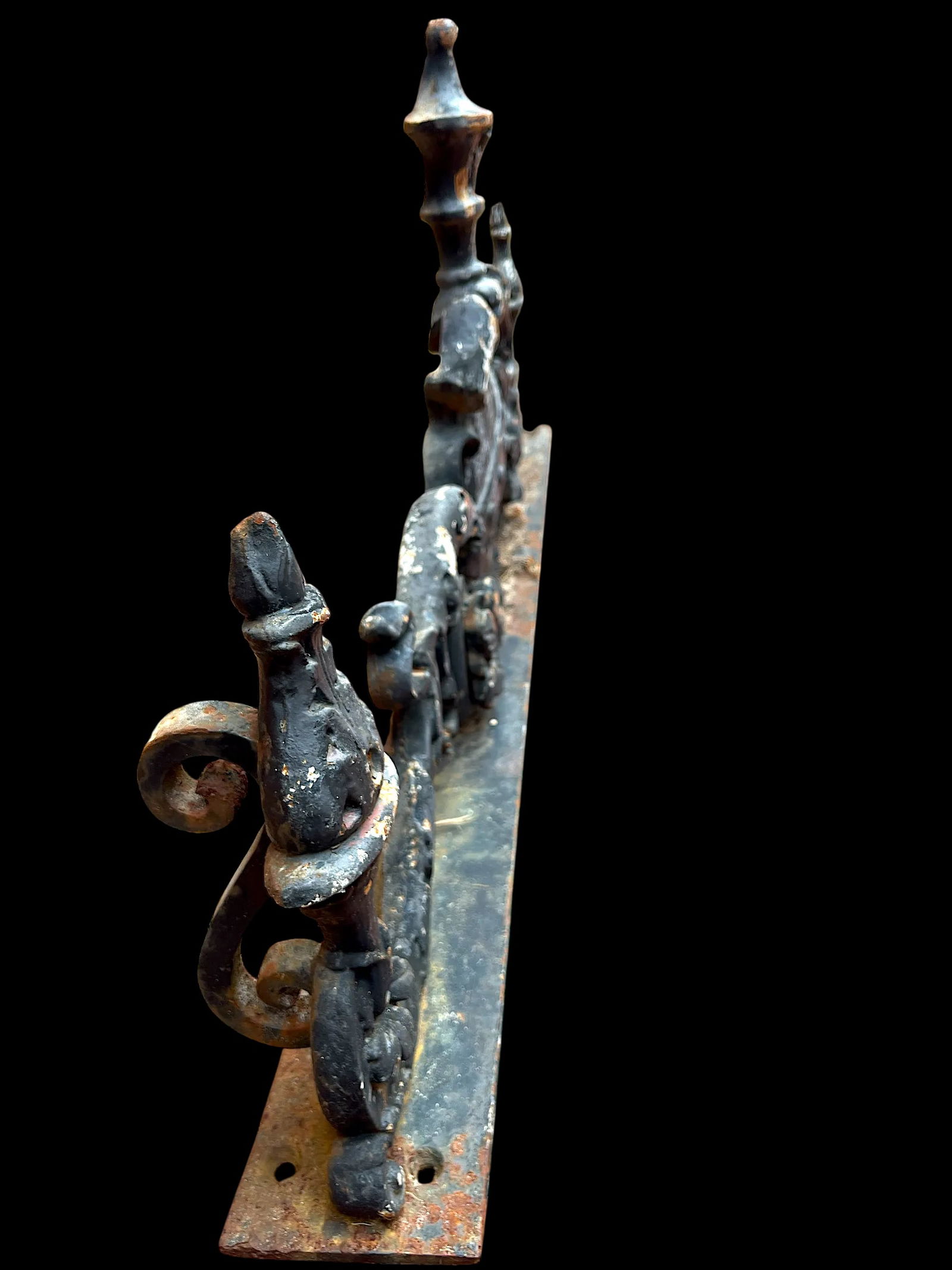 Pair of Antique Cast Iron Architectural Remnant Fragments With Heraldic Crest Motif "” 19th - 9