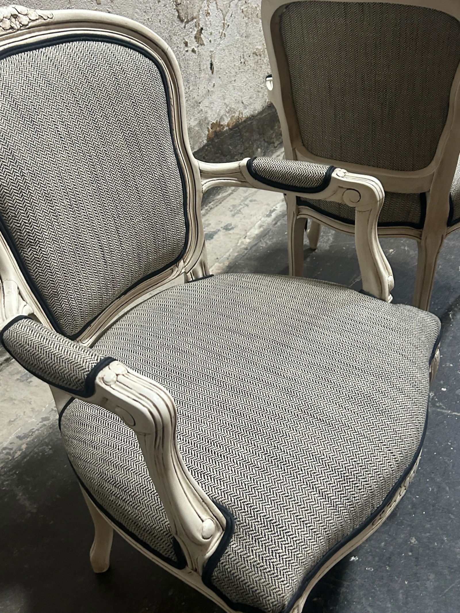 Pair of Vintage Louis XV French Rococo Style Fauteuil Chairs - Fully Restored - 10