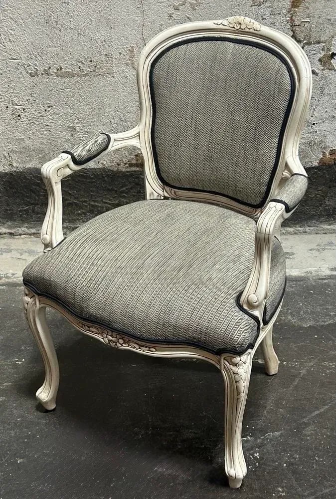 Pair of Vintage Louis XV French Rococo Style Fauteuil Chairs - Fully Restored - 8