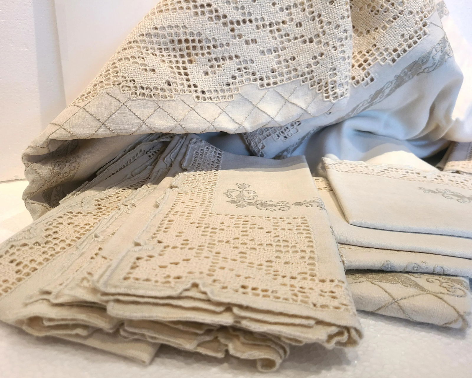 Antique Early 20th Century Linen Tablecloth With Matching Napkins - 13 Pieces - 3