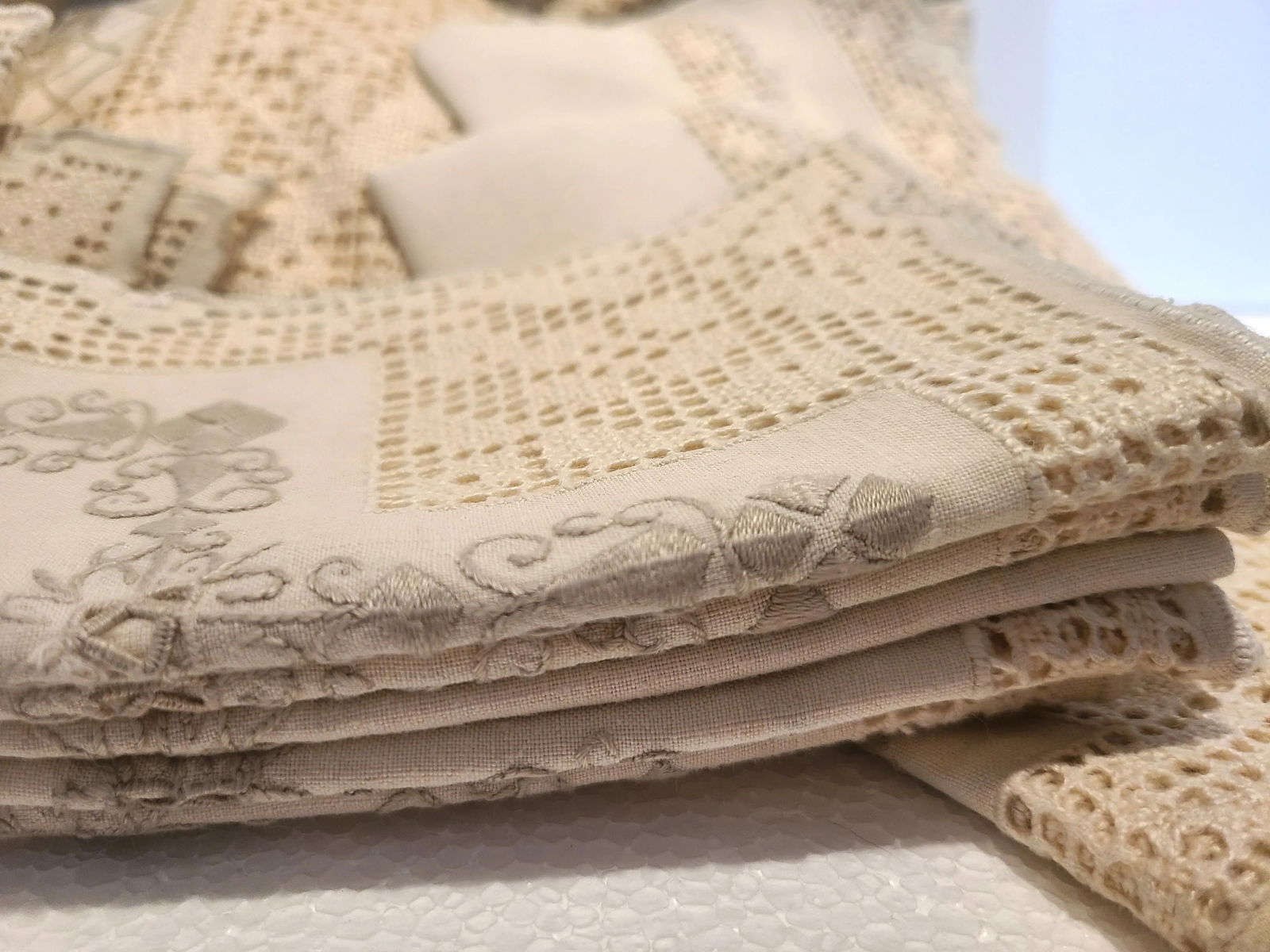 Antique Early 20th Century Linen Tablecloth With Matching Napkins - 13 Pieces - 9