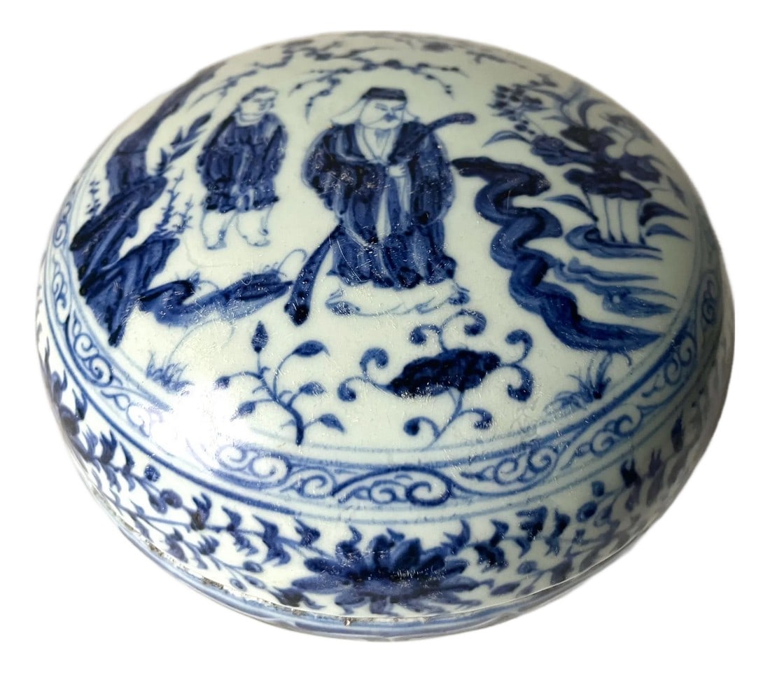 Antique Chinese Ming 9" Blue & White Porcelain Box: This gorgeous rare large Chinese Ming Blue& White pottery box with lid features a wiseman with floral motif designs. A real focal point in a room or add to a collection of Chinese pottery, or give as