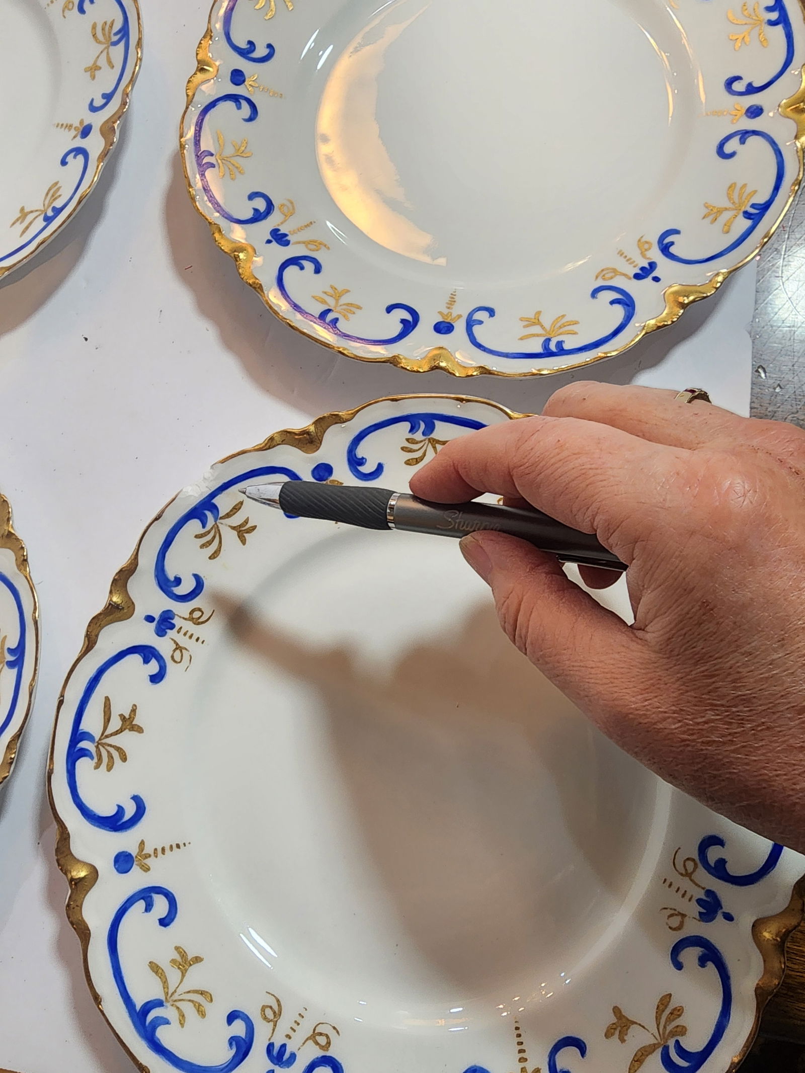 Late 19th Century Set of 6 Limoges Antique Hand Painted Dinner Plates and a Butter Dish. - 10