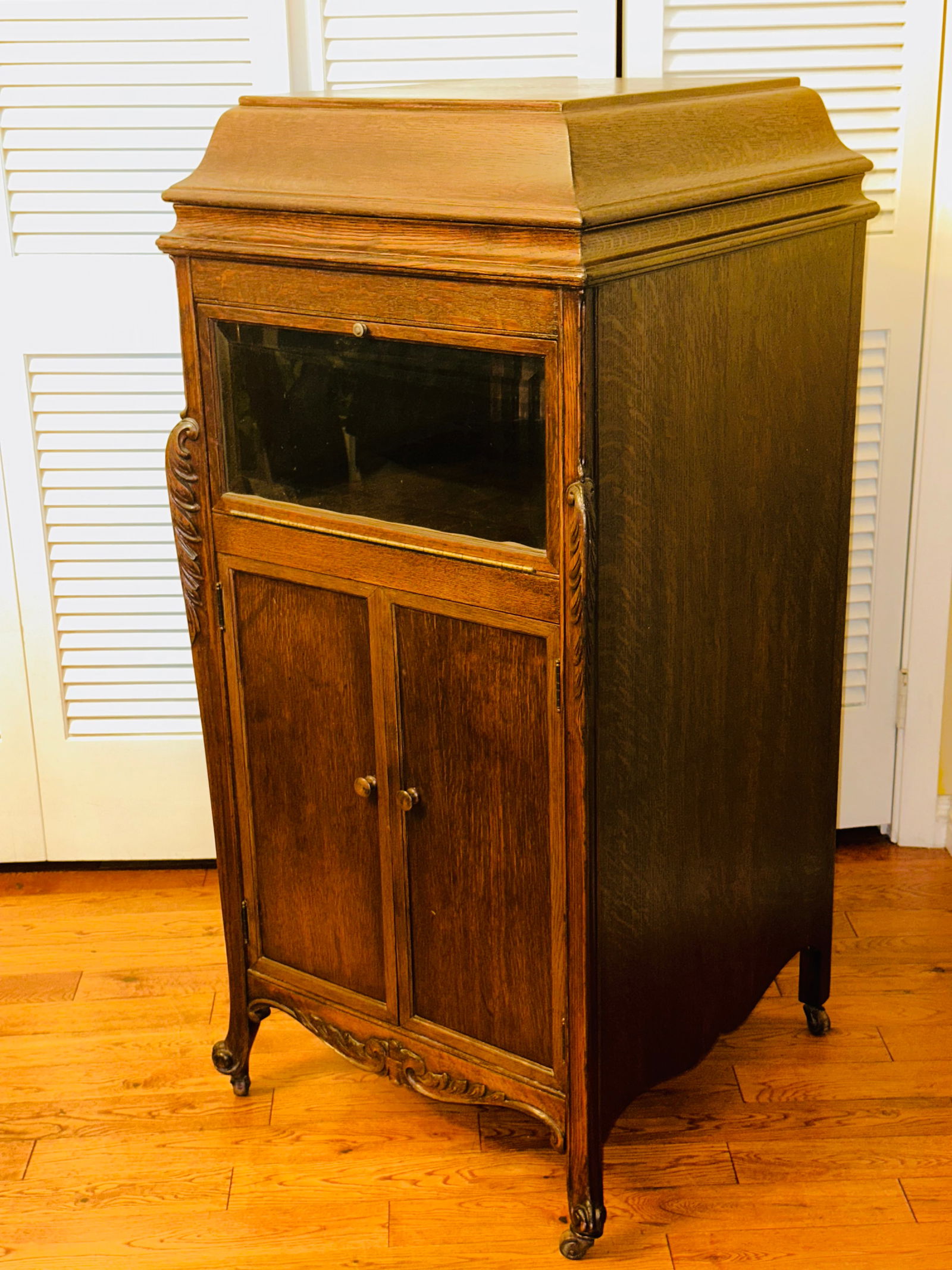 Antique Victrola Mini Bar - 14