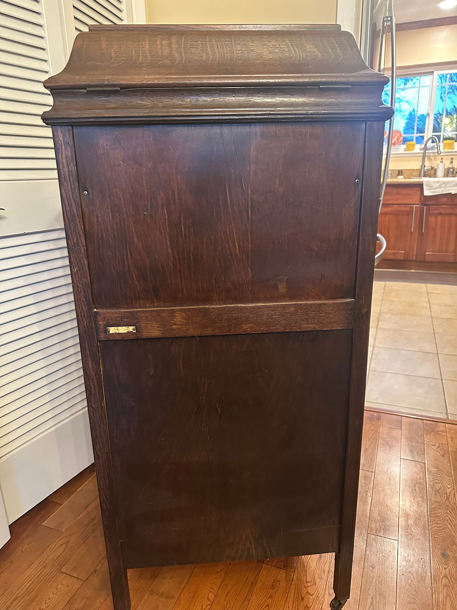 Antique Victrola Mini Bar - 18