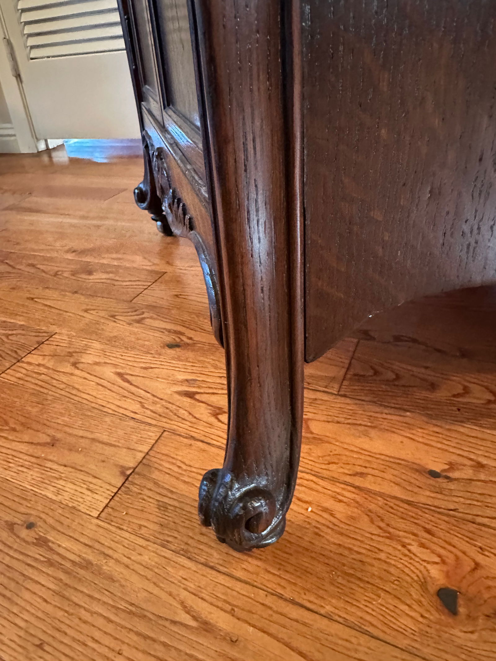 Antique Victrola Mini Bar - 8