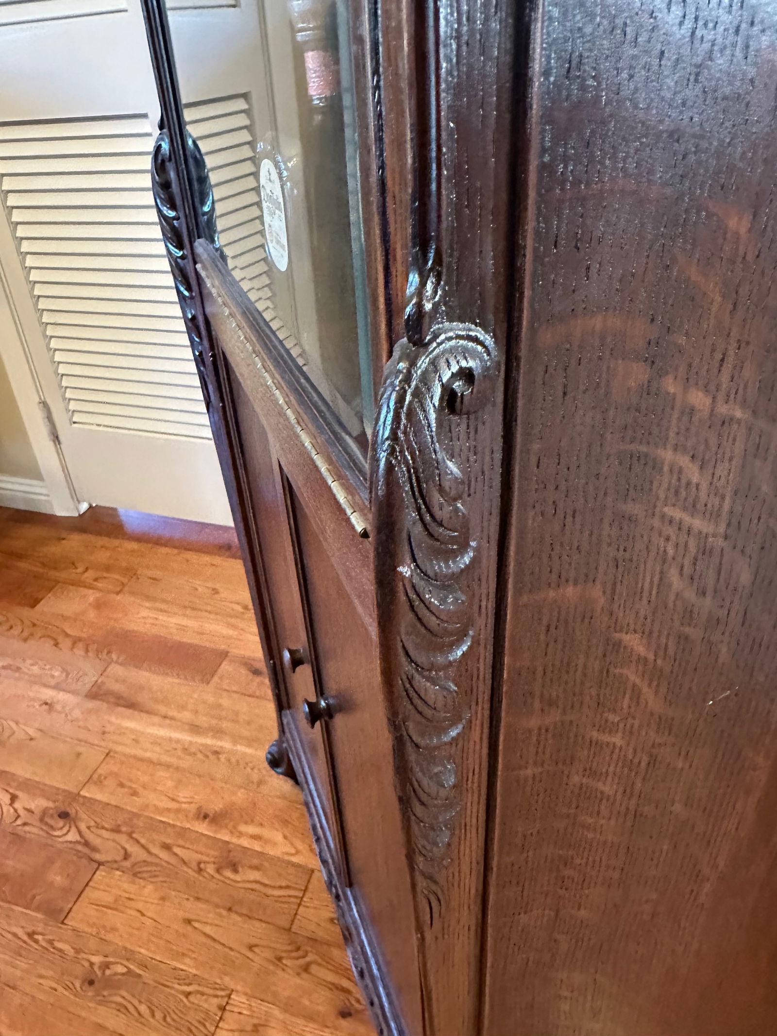 Antique Victrola Mini Bar - 9