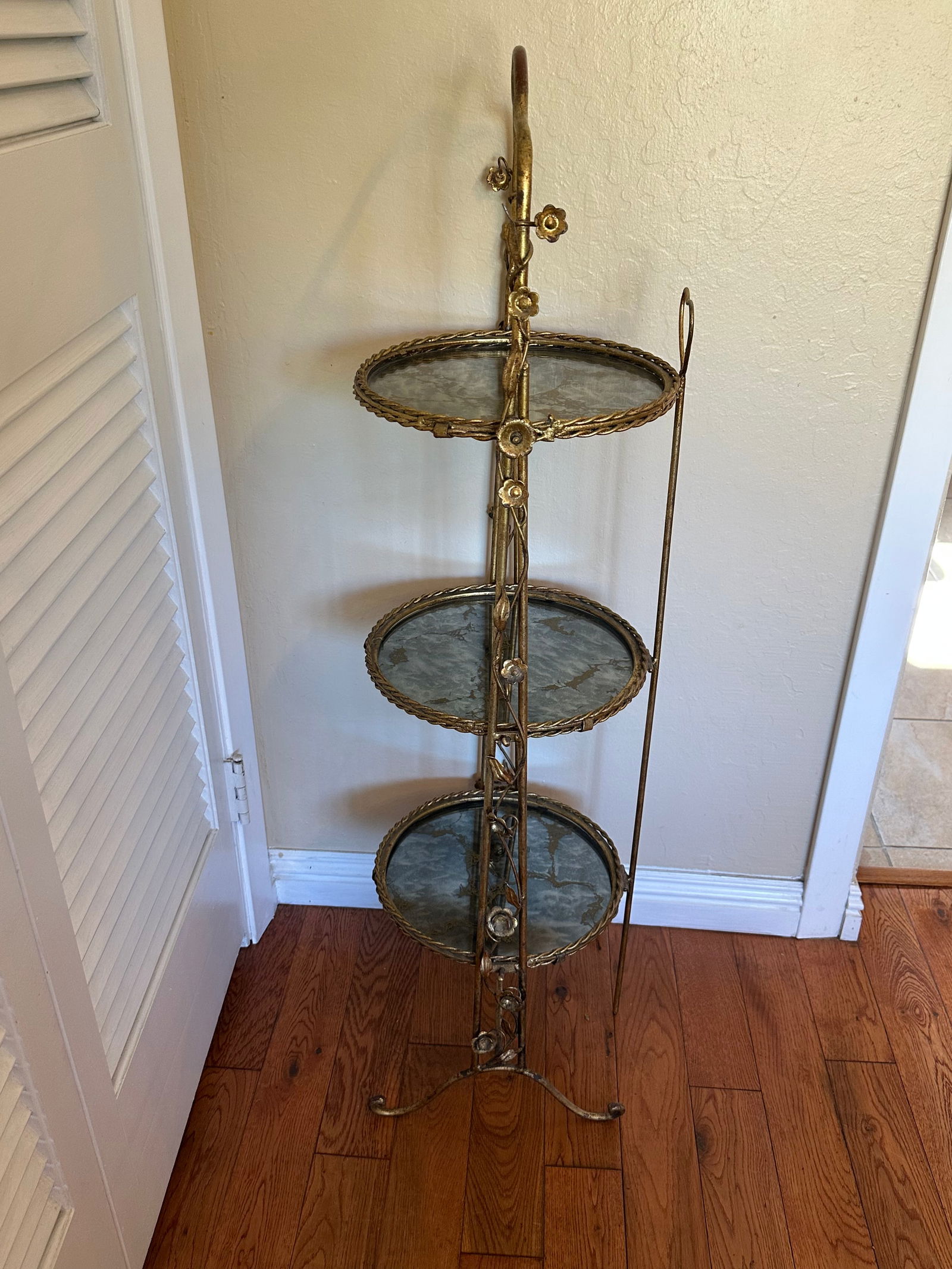 1950s Italian Gold Gilt Étagère Three-Tiers Foldable Serving Tray Table - 5