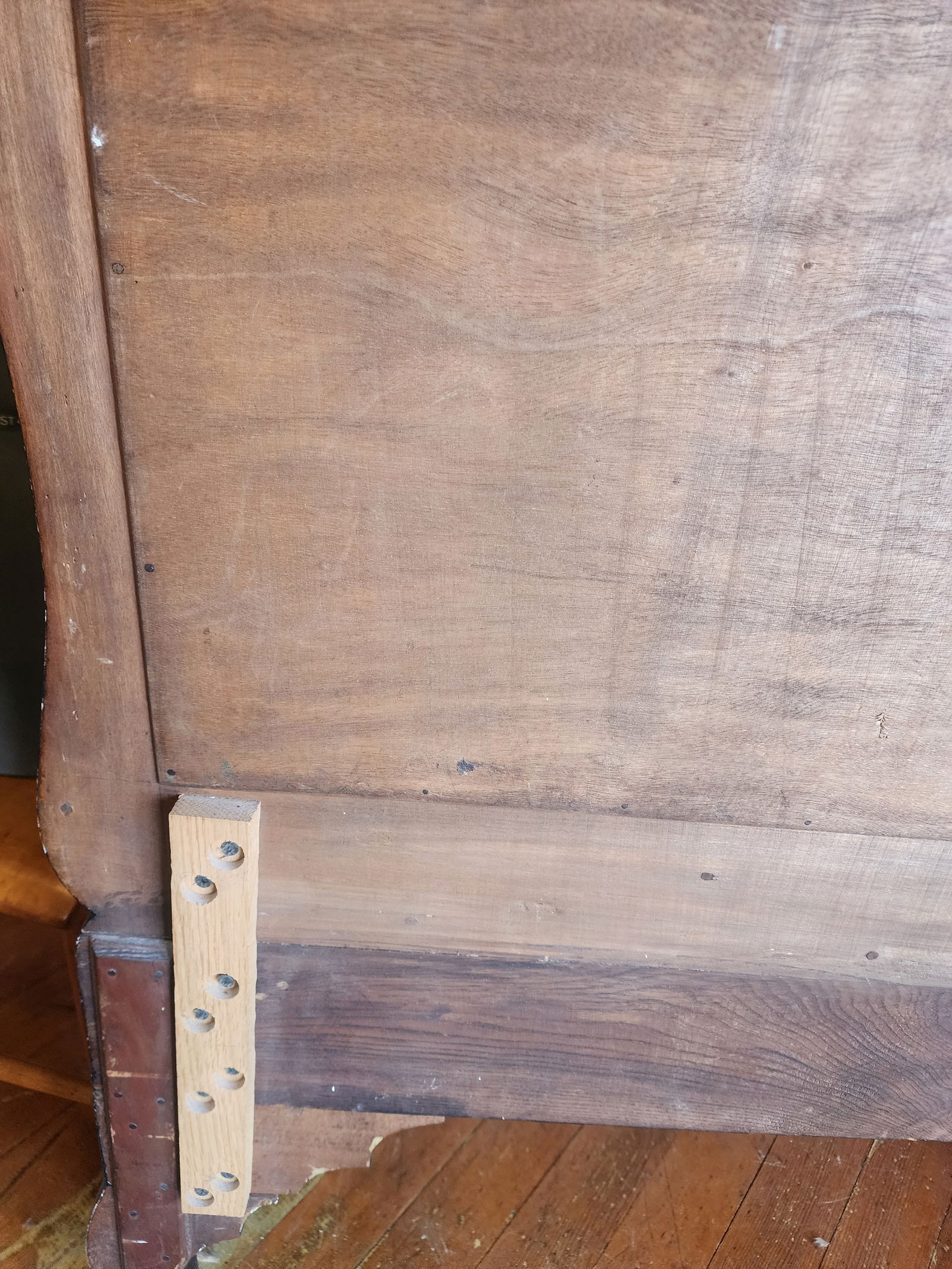 Incredible Pair of 19th Century Hand Painted Twin Beds. - 15