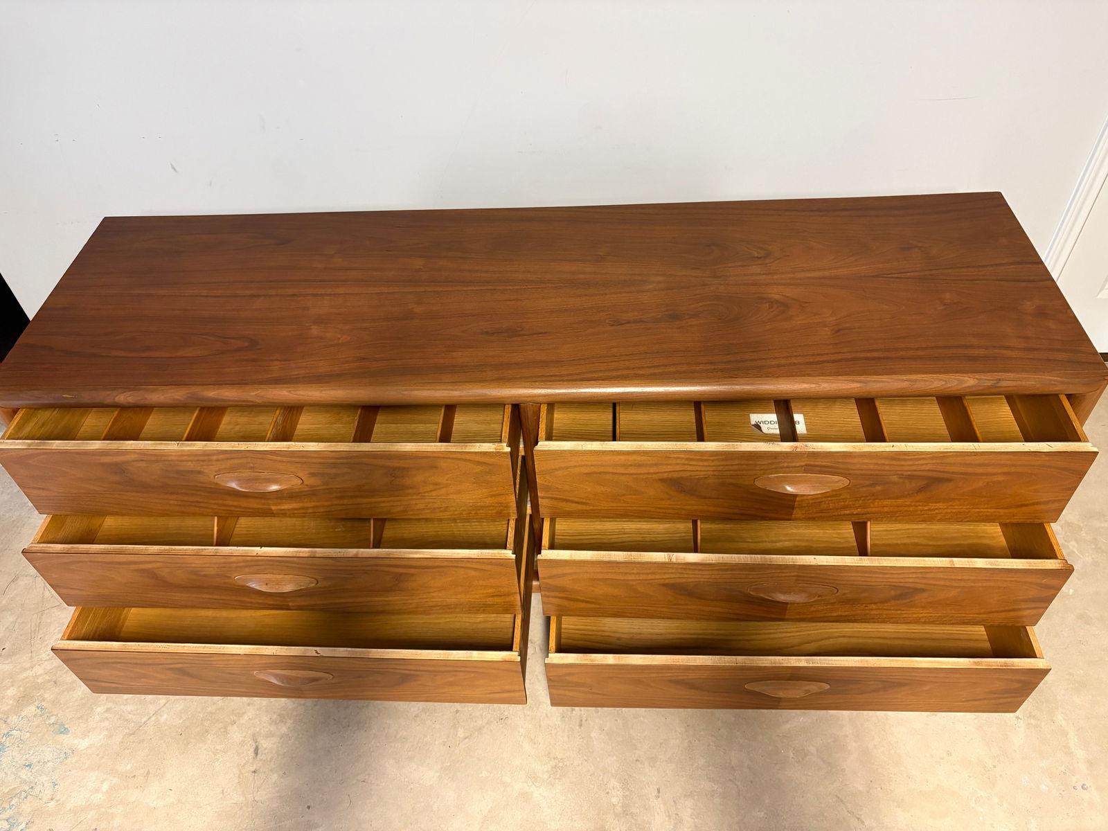 1960s Freshly Refinished Widdicomb Mid-Century Modern 6-Drawer Walnut Dresser – MCM Beauty! - 15