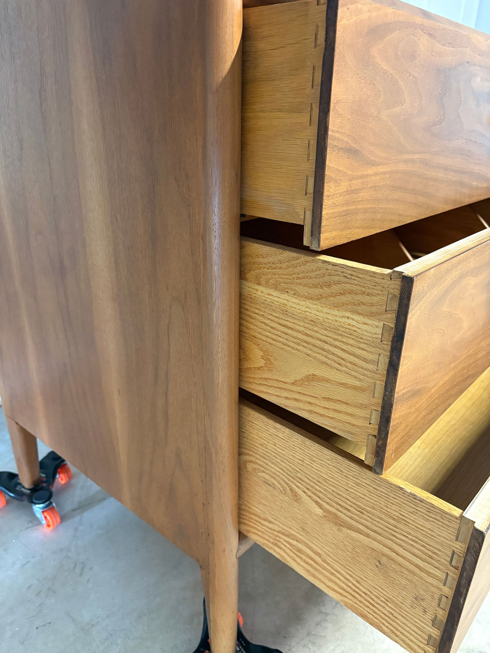 1960s Freshly Refinished Widdicomb Mid-Century Modern 6-Drawer Walnut Dresser – MCM Beauty! - 16