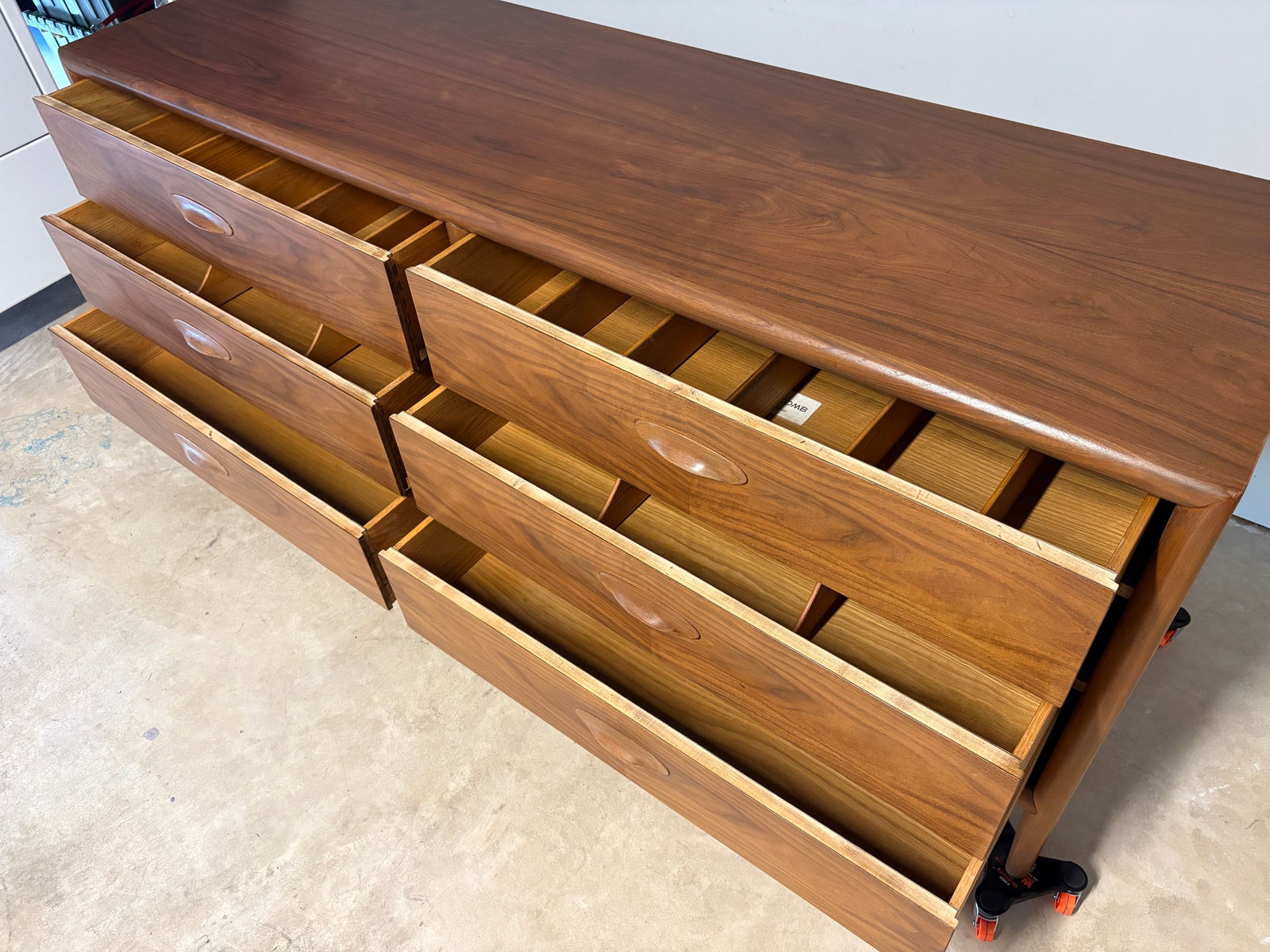 1960s Freshly Refinished Widdicomb Mid-Century Modern 6-Drawer Walnut Dresser – MCM Beauty! - 18