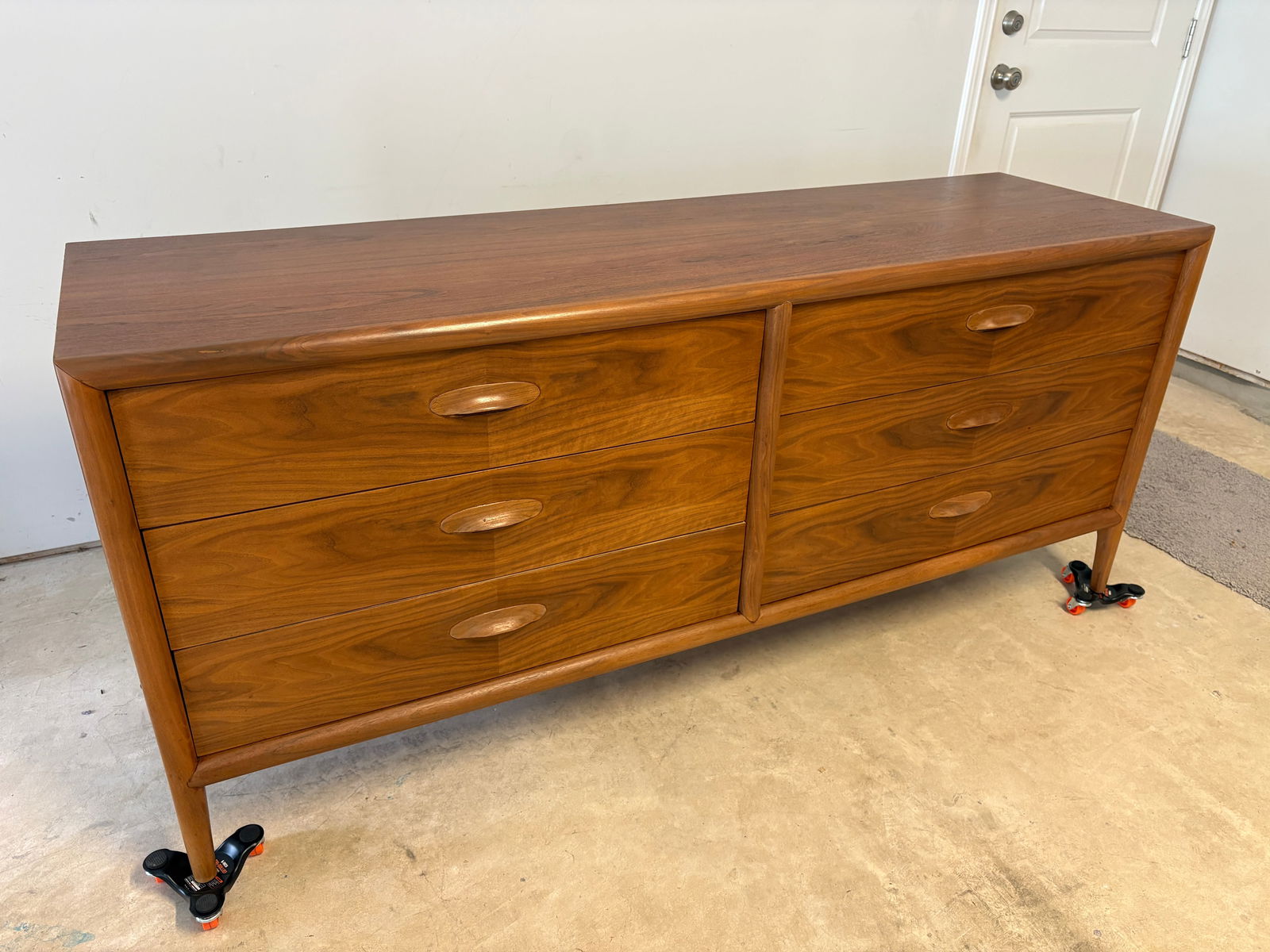 1960s Freshly Refinished Widdicomb Mid-Century Modern 6-Drawer Walnut Dresser – MCM Beauty! - 3