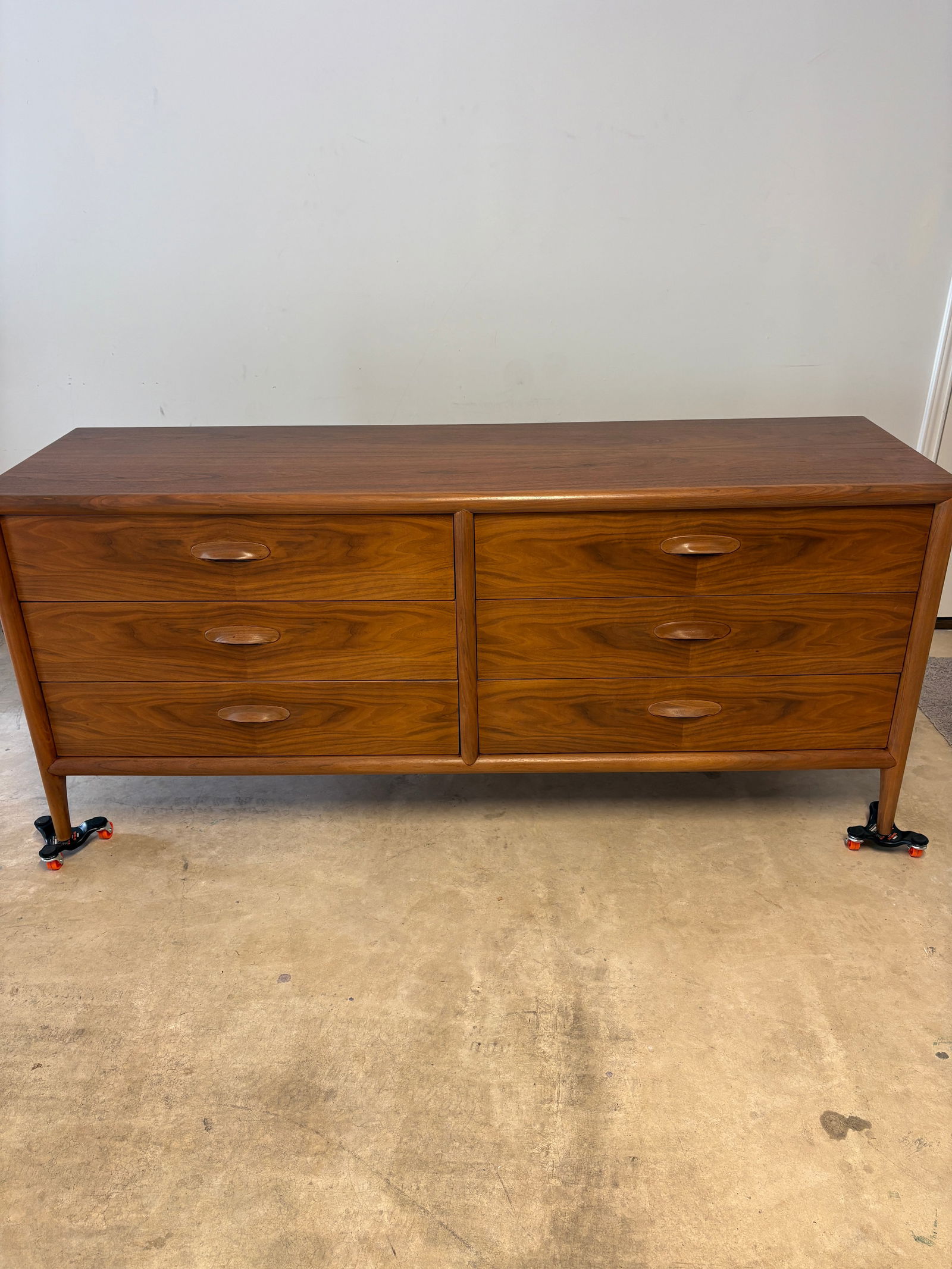 1960s Freshly Refinished Widdicomb Mid-Century Modern 6-Drawer Walnut Dresser – MCM Beauty! - 4