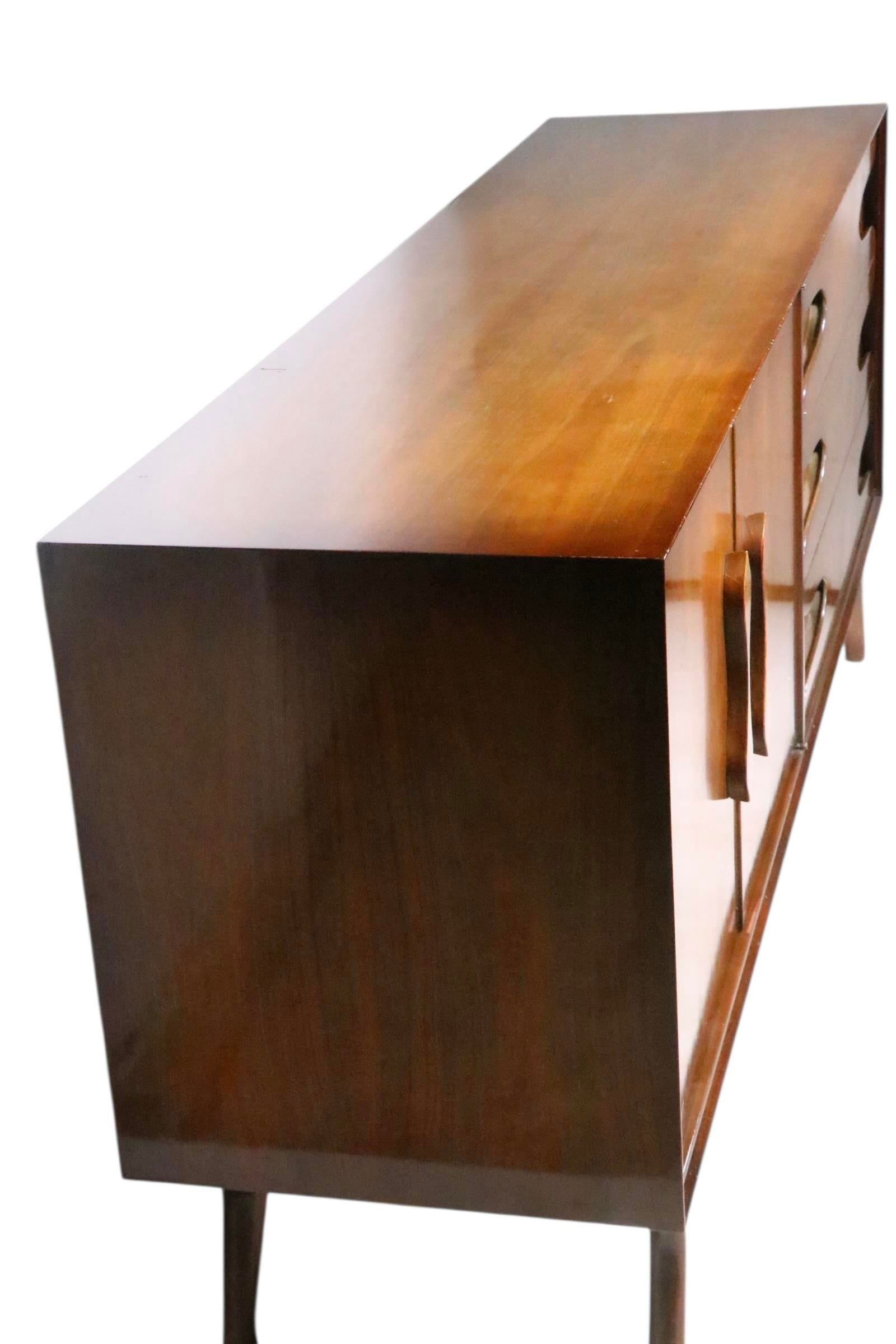 Mid Century Dresser With Burl Trim and Sculpted Legs and Drawer Pulls C 1950/60's - 11