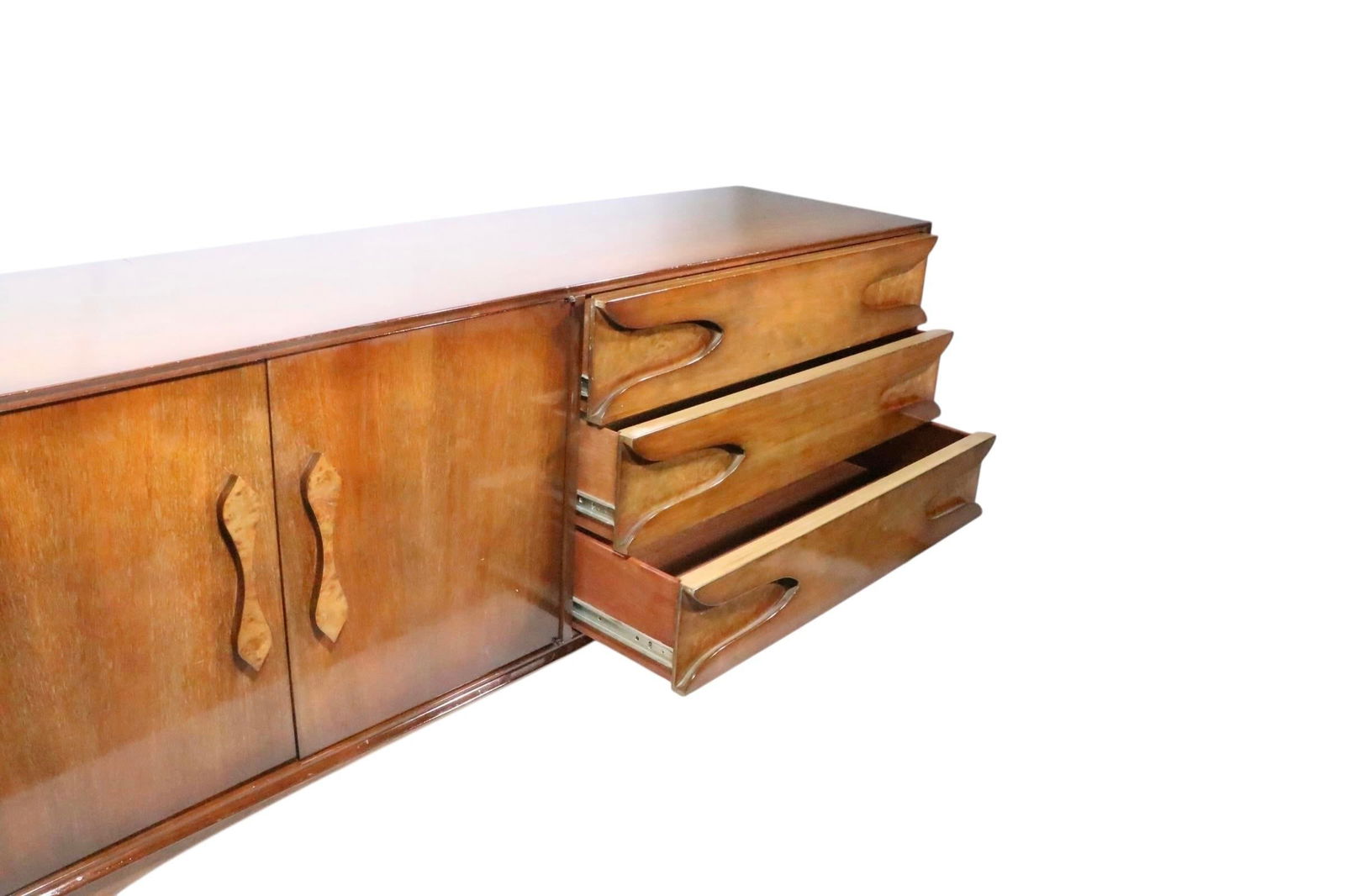 Mid Century Dresser With Burl Trim and Sculpted Legs and Drawer Pulls C 1950/60's - 12
