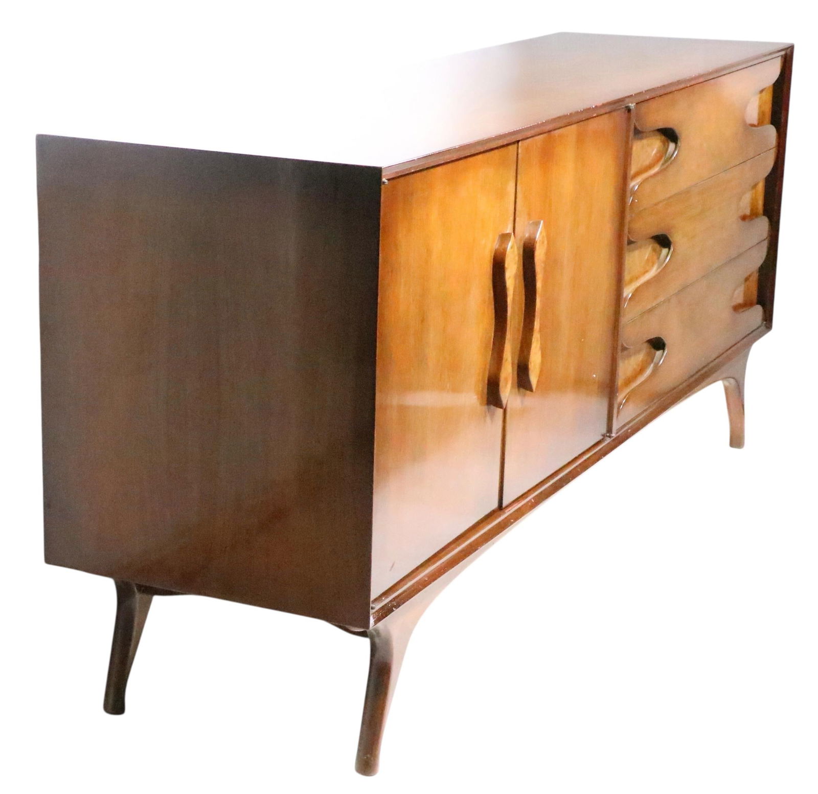 Mid Century Dresser With Burl Trim and Sculpted Legs and Drawer Pulls C 1950/60's - 13