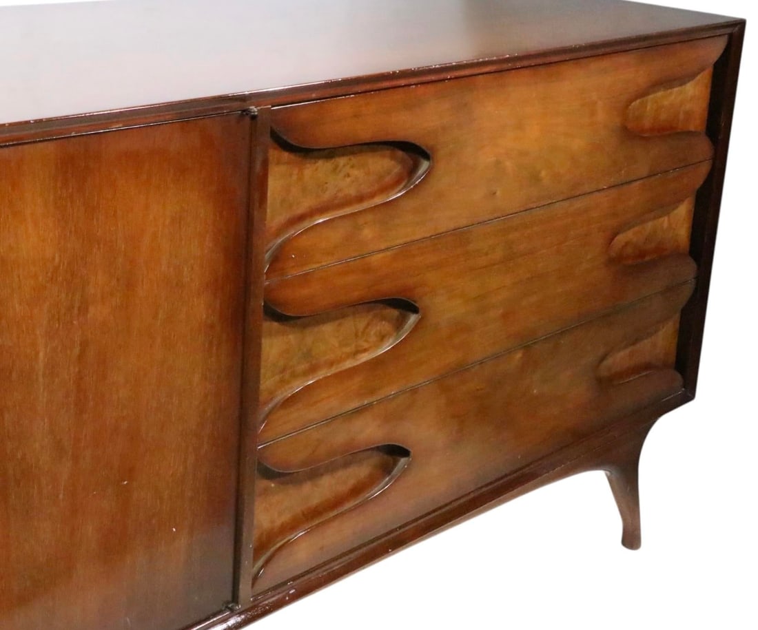 Mid Century Dresser With Burl Trim and Sculpted Legs and Drawer Pulls C 1950/60's - 8
