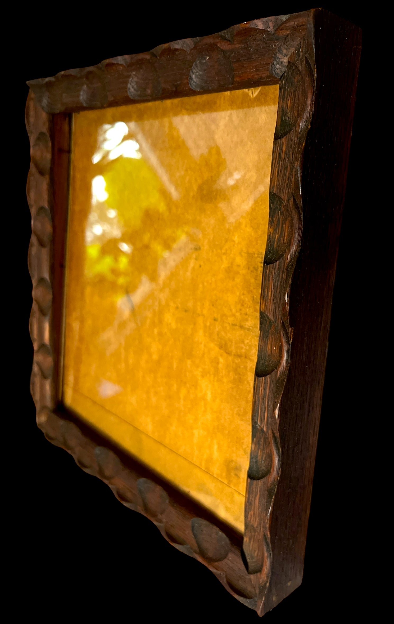 Vintage Hand-Carved Wooden Frame With Raised Scallop and Notched Detailing - 3