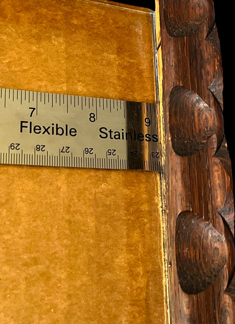 Vintage Hand-Carved Wooden Frame With Raised Scallop and Notched Detailing - 5