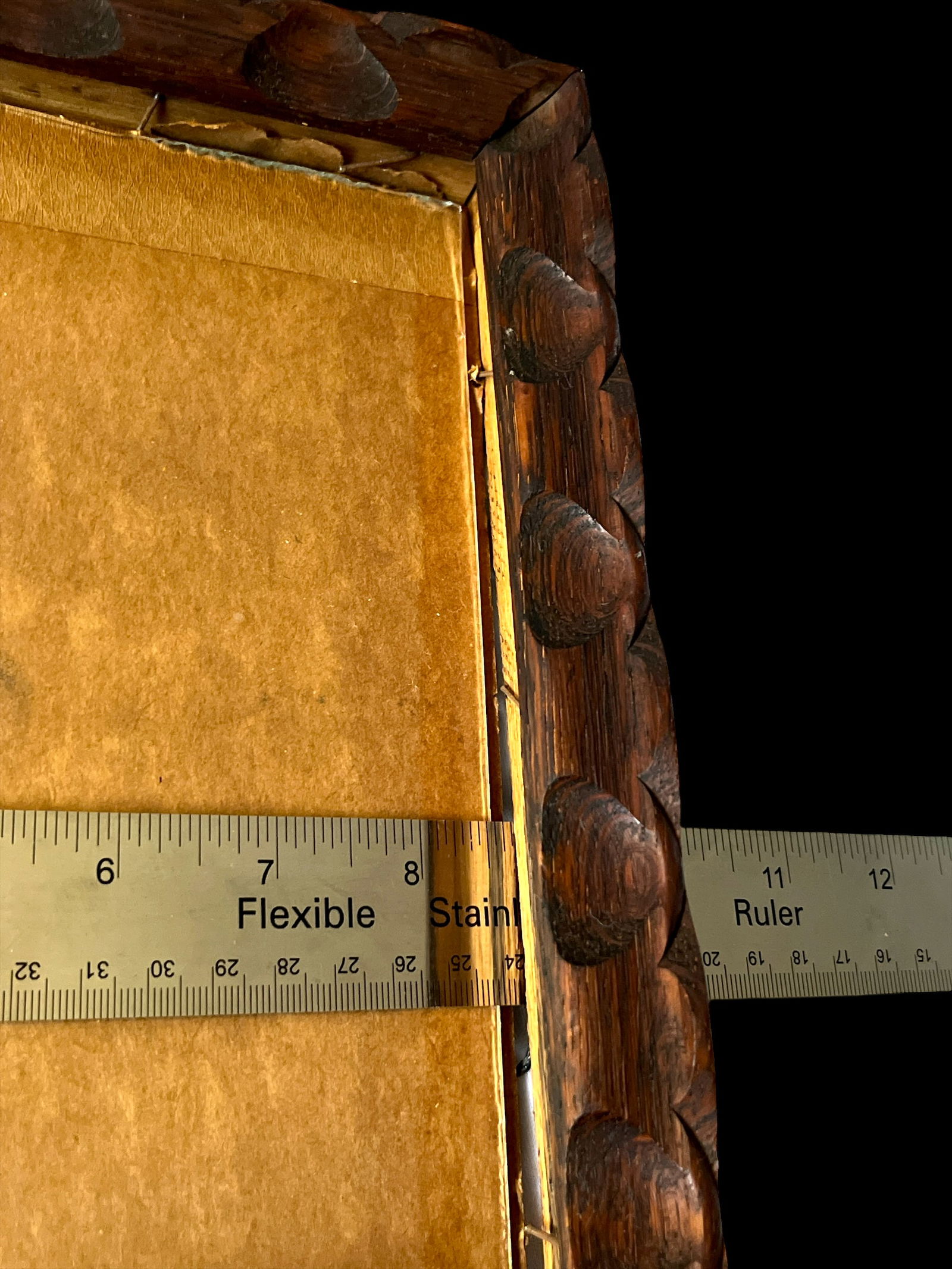 Vintage Hand-Carved Wooden Frame With Raised Scallop and Notched Detailing - 8