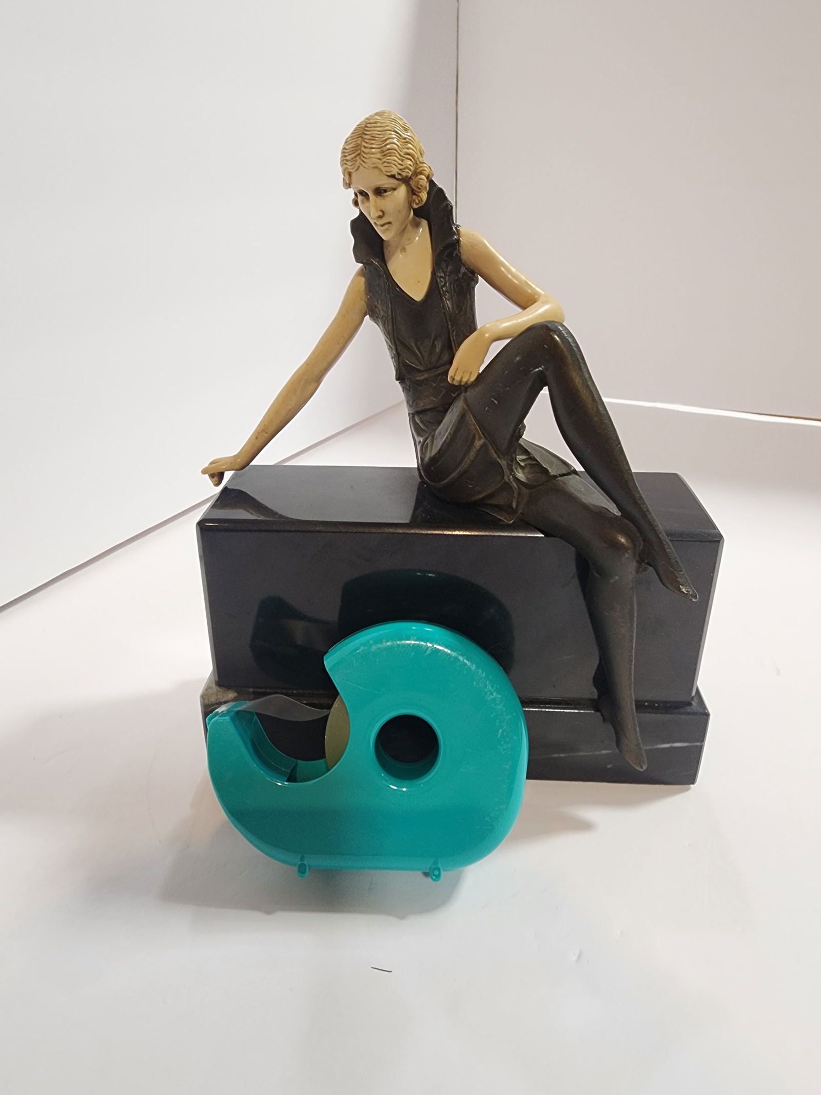 1930s Art Deco "Flapper Girl on a Wall" Bronze and Galalith Sculpture - 4