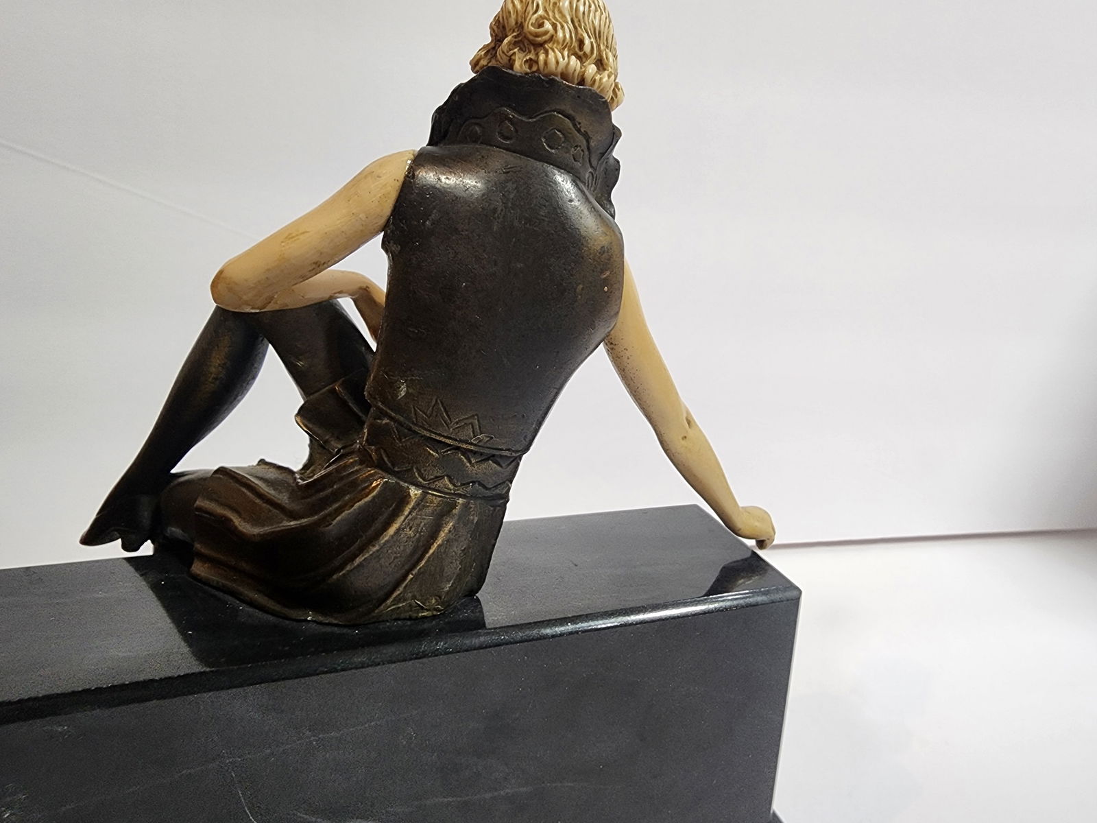 1930s Art Deco "Flapper Girl on a Wall" Bronze and Galalith Sculpture - 5