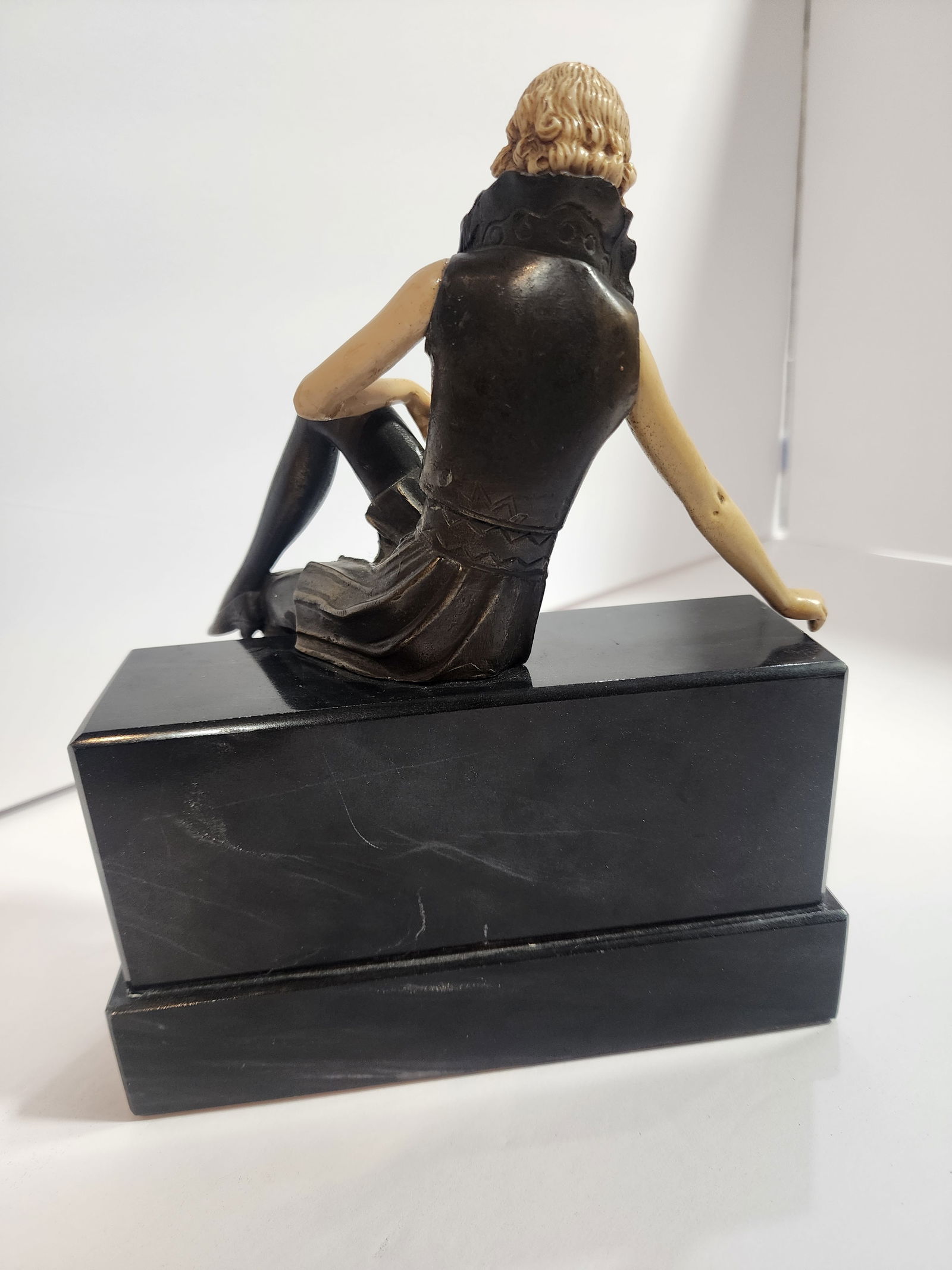 1930s Art Deco "Flapper Girl on a Wall" Bronze and Galalith Sculpture - 7