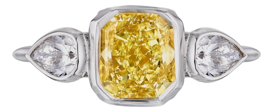 GIA Certified 1.63 Ct Radiant Fancy Light Yellow Diamond Engagement Ring: Diamond Platinum ring with GIA certificate, no.5141964995. Center stone: 1.63 ct Cut-cornered Rectangular Modified Brilliant cut Natural Fancy Light Yellow VS2 diamond, 7.08 x 6.20 x 4.01 mm. Side