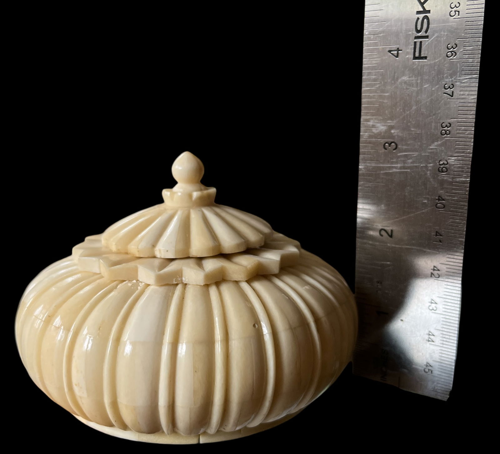 Carved Bone Lidded Snuff Box | Neoclassical Ribbed Form | 19th–Early 20th C. - 8