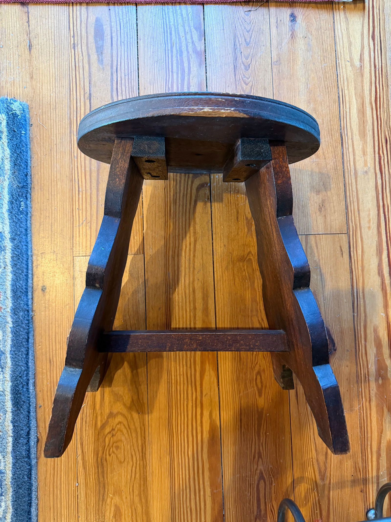 Antique Primitive Wooden Milking Stool – Round Top Farmhouse Tabouret, Circa 1900 - 3