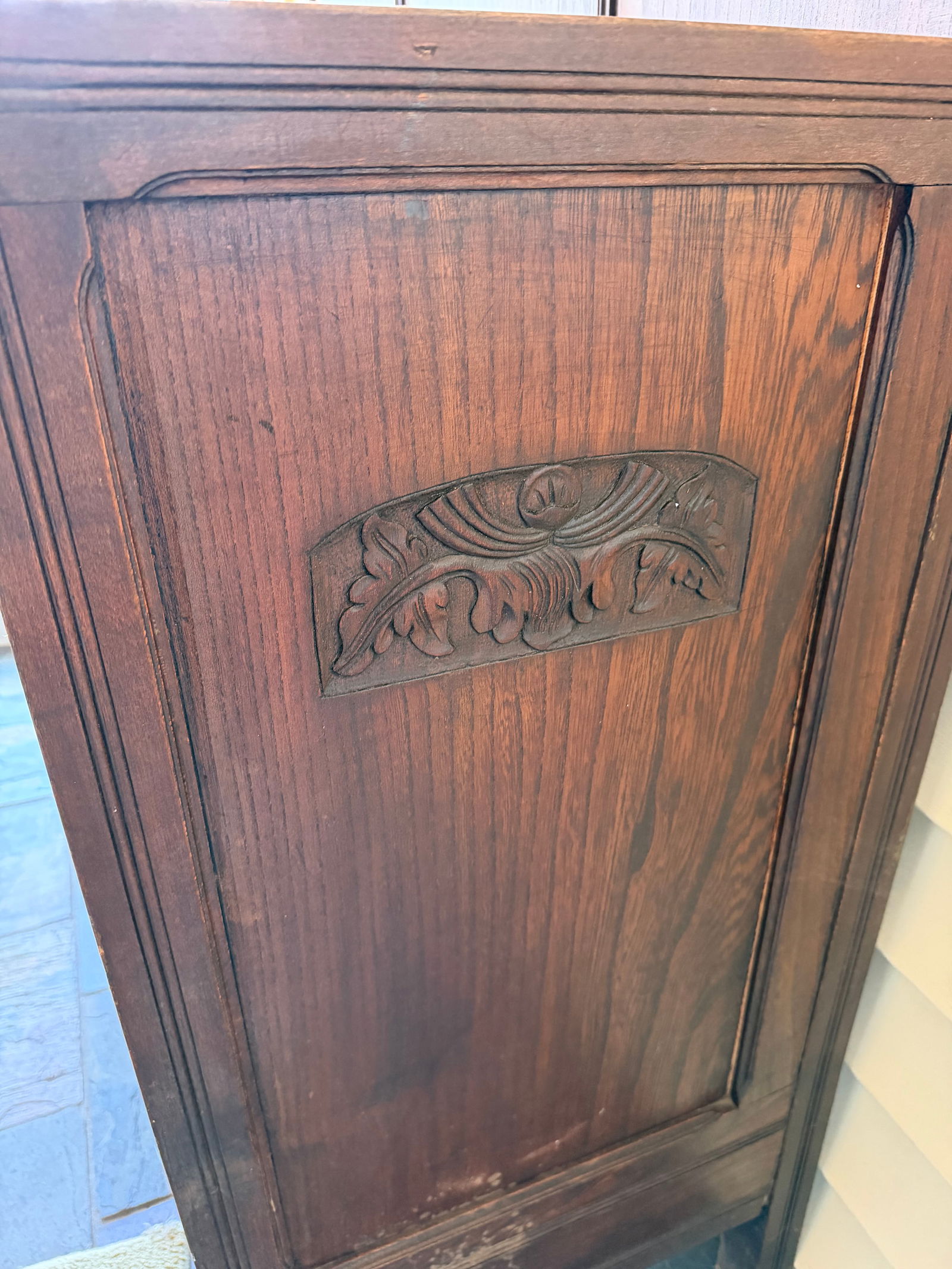 Antique Arts & Crafts Oak Hall Settle Bench With Carved Crest and Upholstered Seat, Circa 1910 - 4