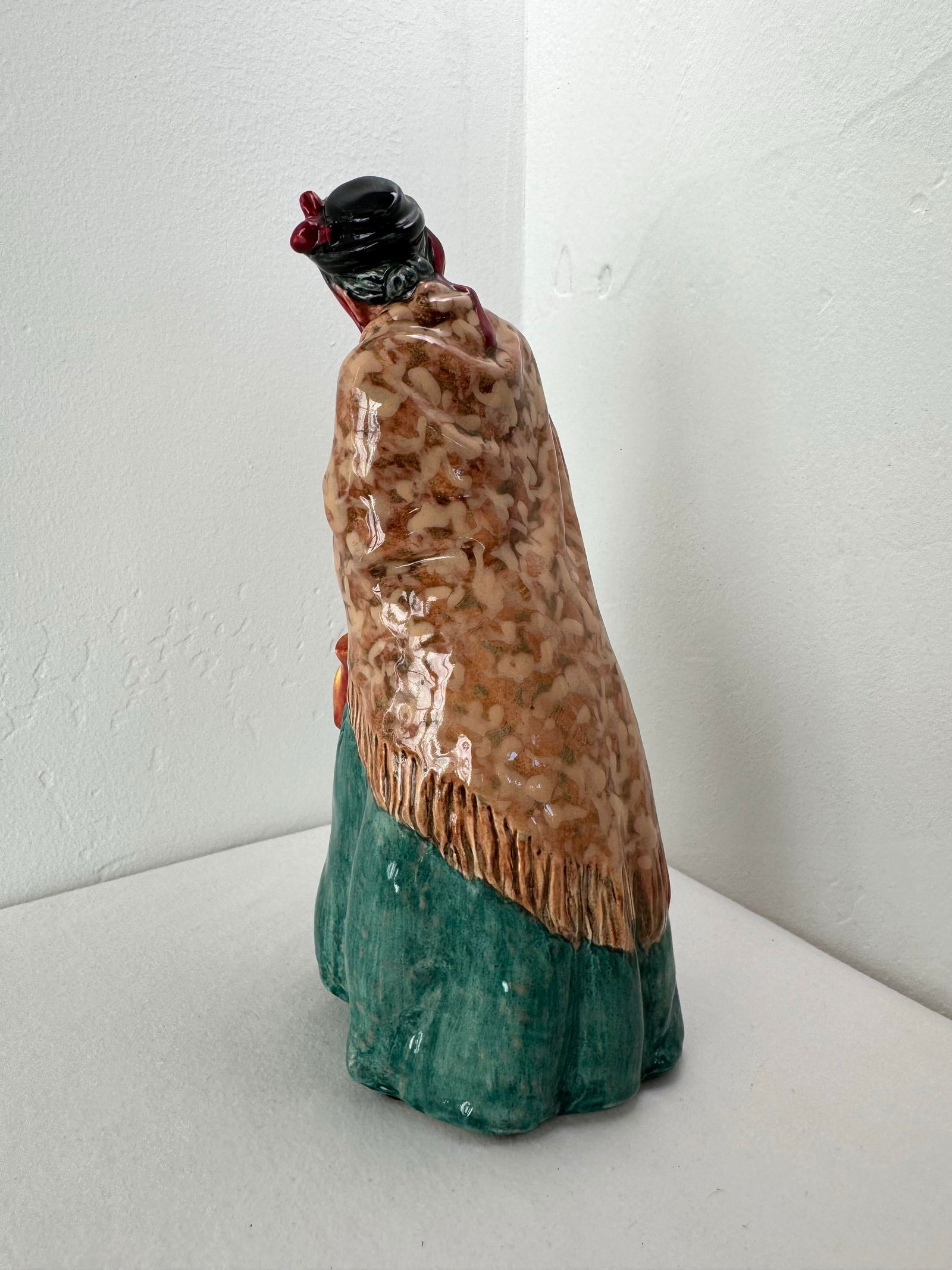 Vintage Royal Doulton Figurine ~ "Bridget" ~ Hn 2070 - 3