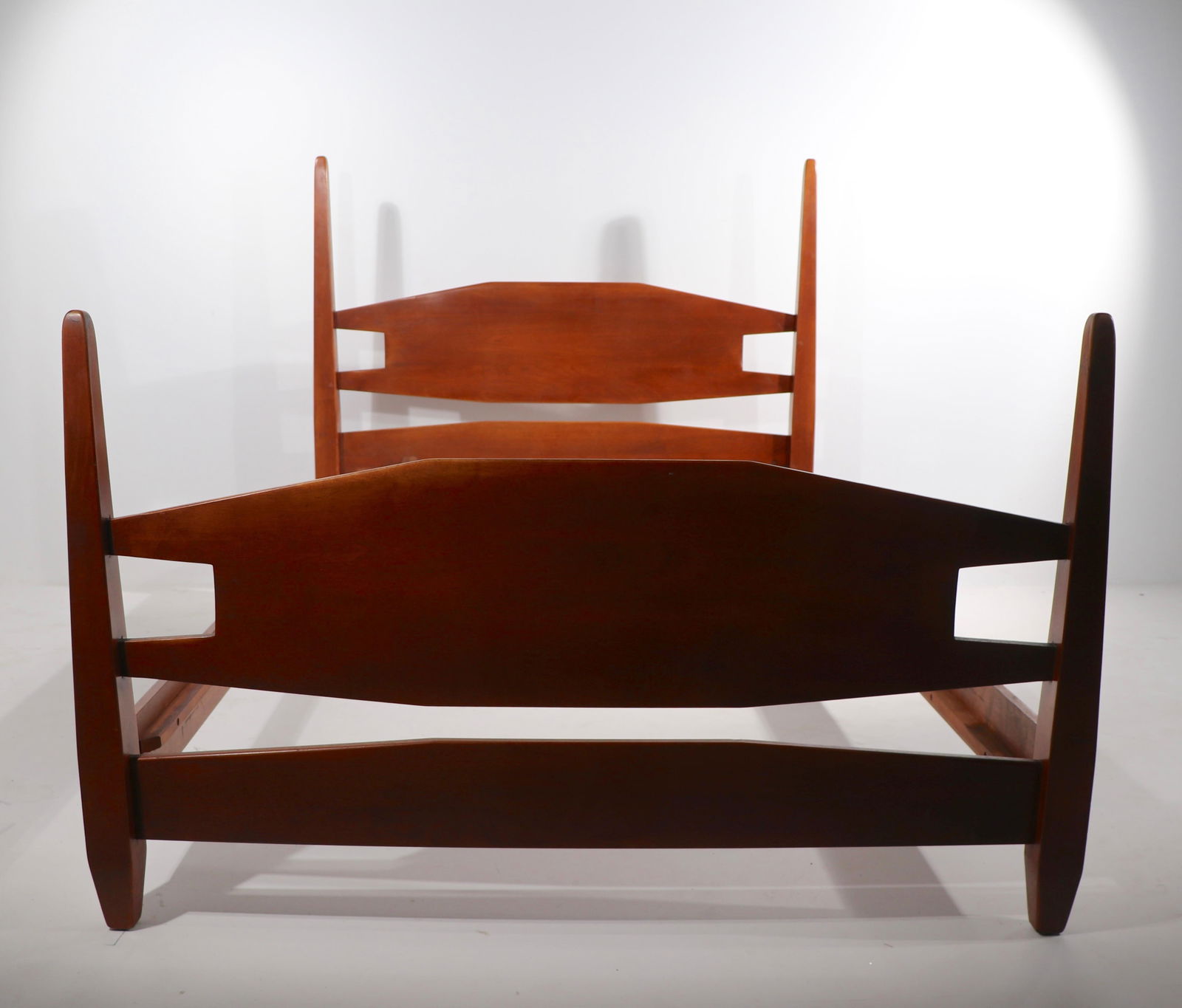 Full Size Cushman Maple Bed Attributed to Herman DeVries - 4