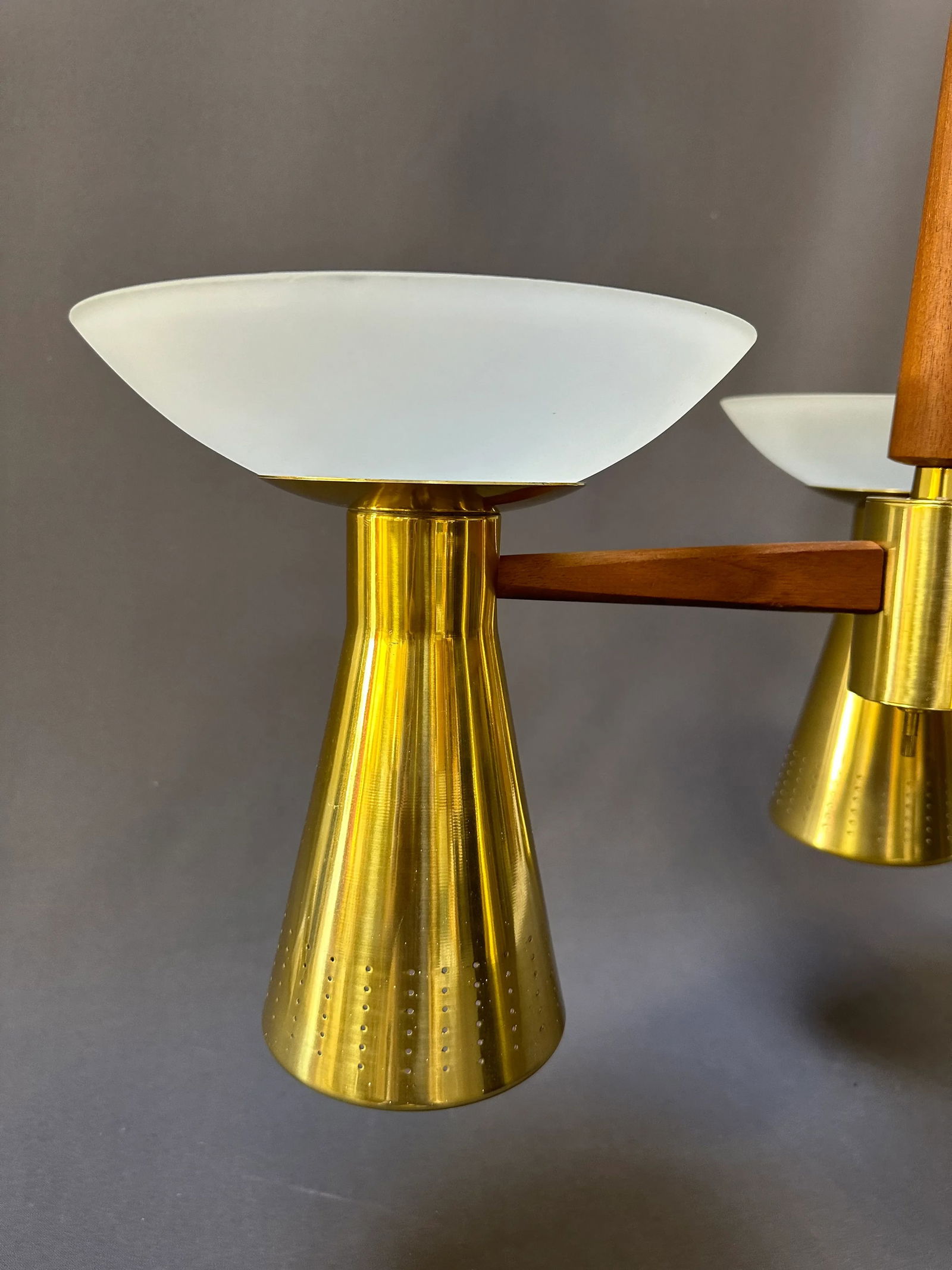 1950s Mid-Century Modern Emerson Retractable Light by Imperialites Walnut Brass Plate & White Glass - 11