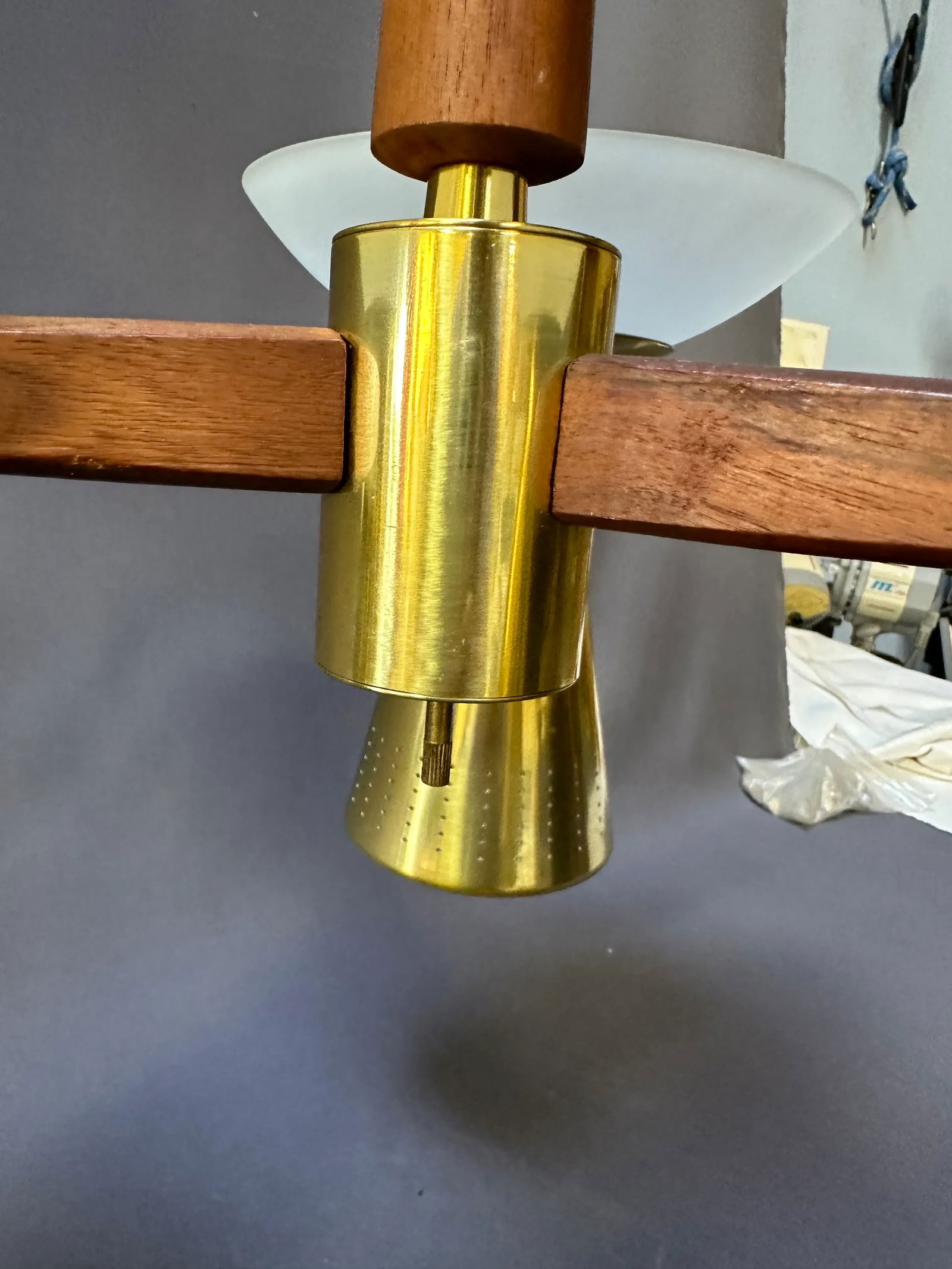 1950s Mid-Century Modern Emerson Retractable Light by Imperialites Walnut Brass Plate & White Glass - 2