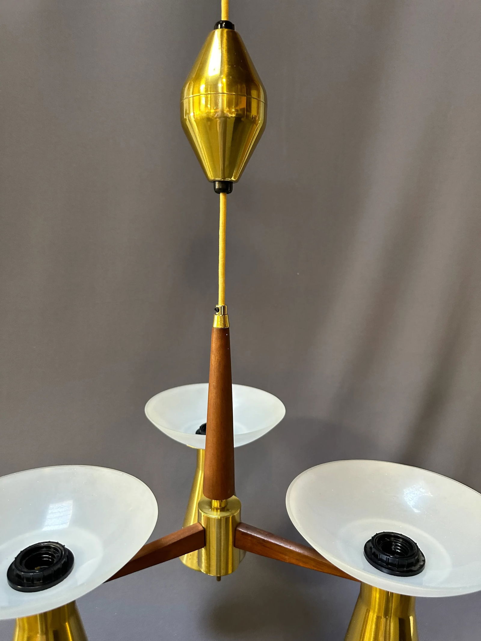 1950s Mid-Century Modern Emerson Retractable Light by Imperialites Walnut Brass Plate & White Glass - 4