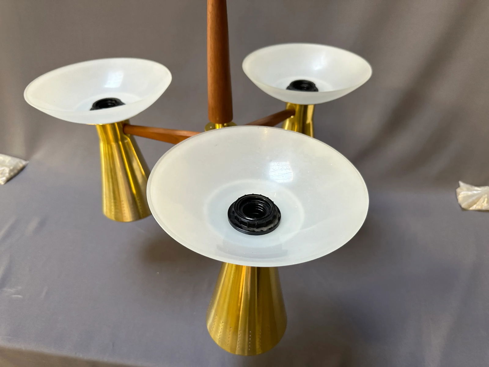 1950s Mid-Century Modern Emerson Retractable Light by Imperialites Walnut Brass Plate & White Glass - 8