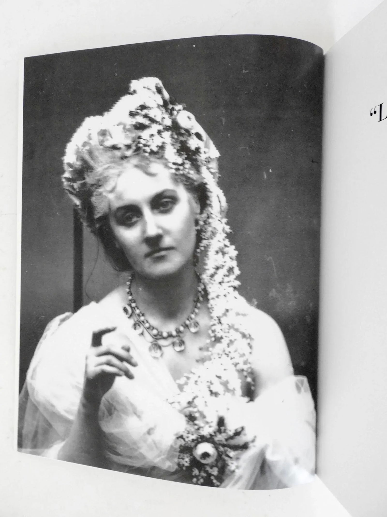 La Divine Comtesse: Photographs of the Countess De Castiglione Book - 2
