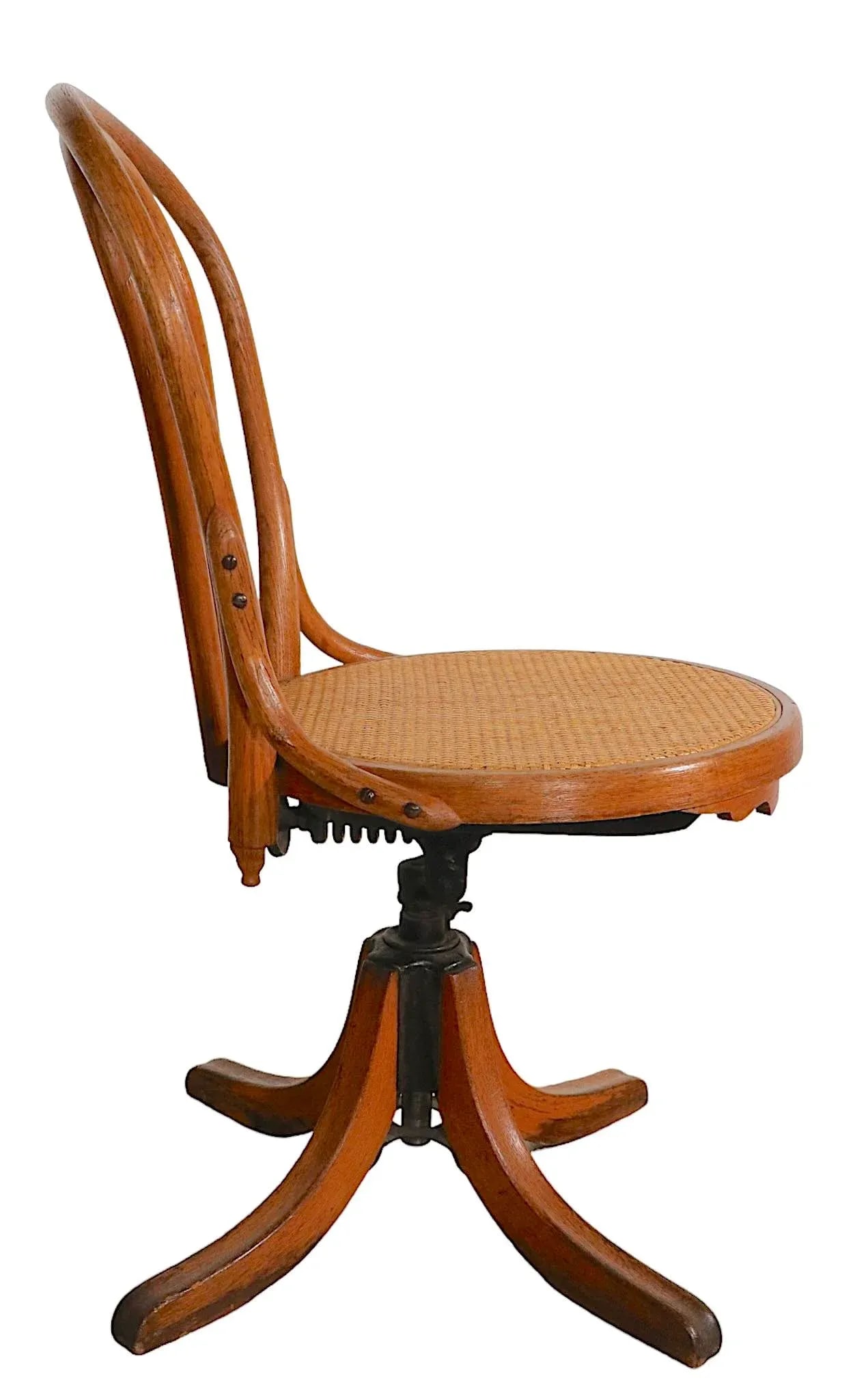 Early 20th Century Bentwood Swivel Desk Chair by Heywood Wakefield After Thonet - 4