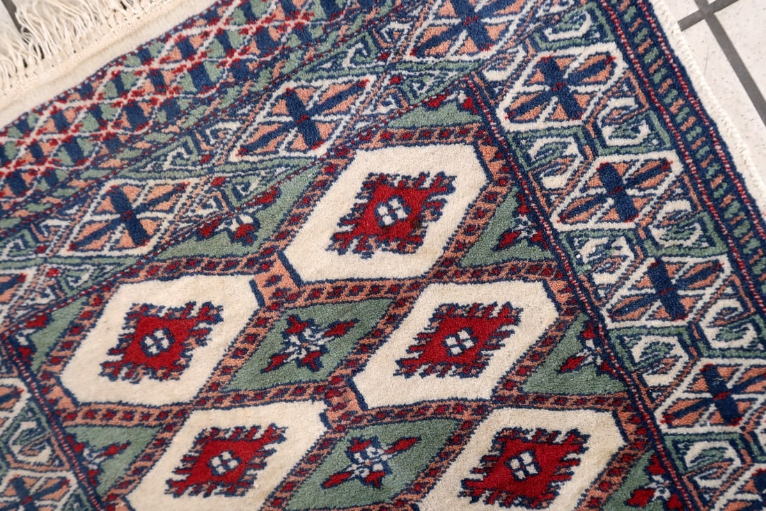 Handmade vintage Uzbek Bukhara rug 1.8' x 2.7' (56cm x 83cm) 1970s - 3