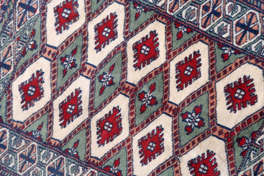 Handmade vintage Uzbek Bukhara rug 1.8' x 2.7' (56cm x 83cm) 1970s - 4