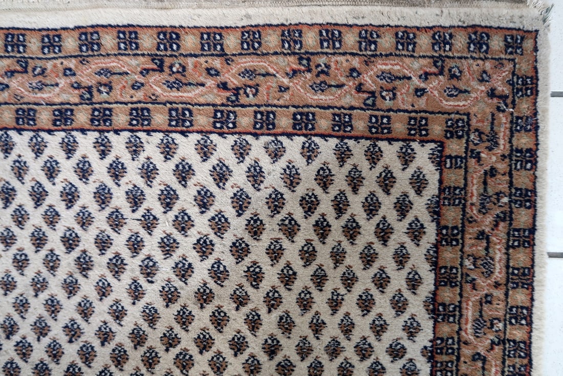 Handmade vintage Indian Seraband rug 2.9' x 5.2' (89cm x 160cm) 1970s - 2