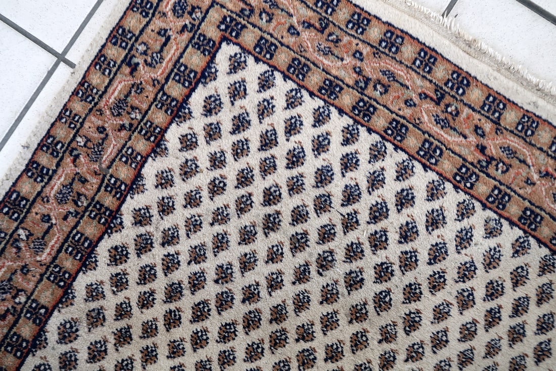 Handmade vintage Indian Seraband rug 2.9' x 5.2' (89cm x 160cm) 1970s - 3