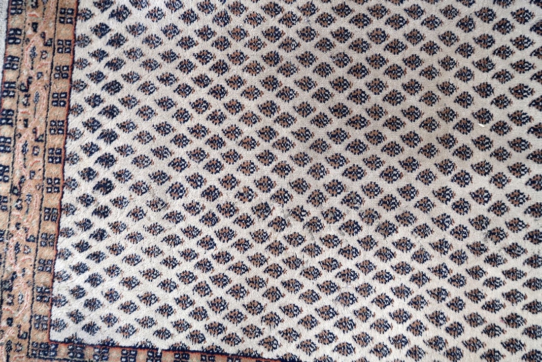 Handmade vintage Indian Seraband rug 2.9' x 5.2' (89cm x 160cm) 1970s - 5