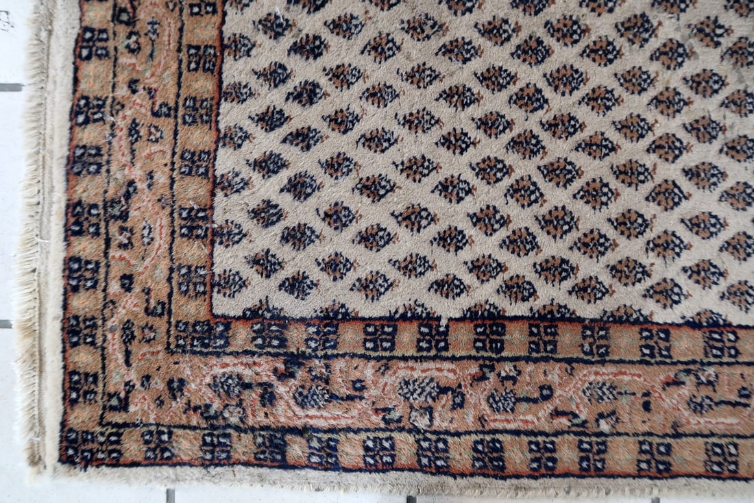 Handmade vintage Indian Seraband rug 2.9' x 5.2' (89cm x 160cm) 1970s - 6