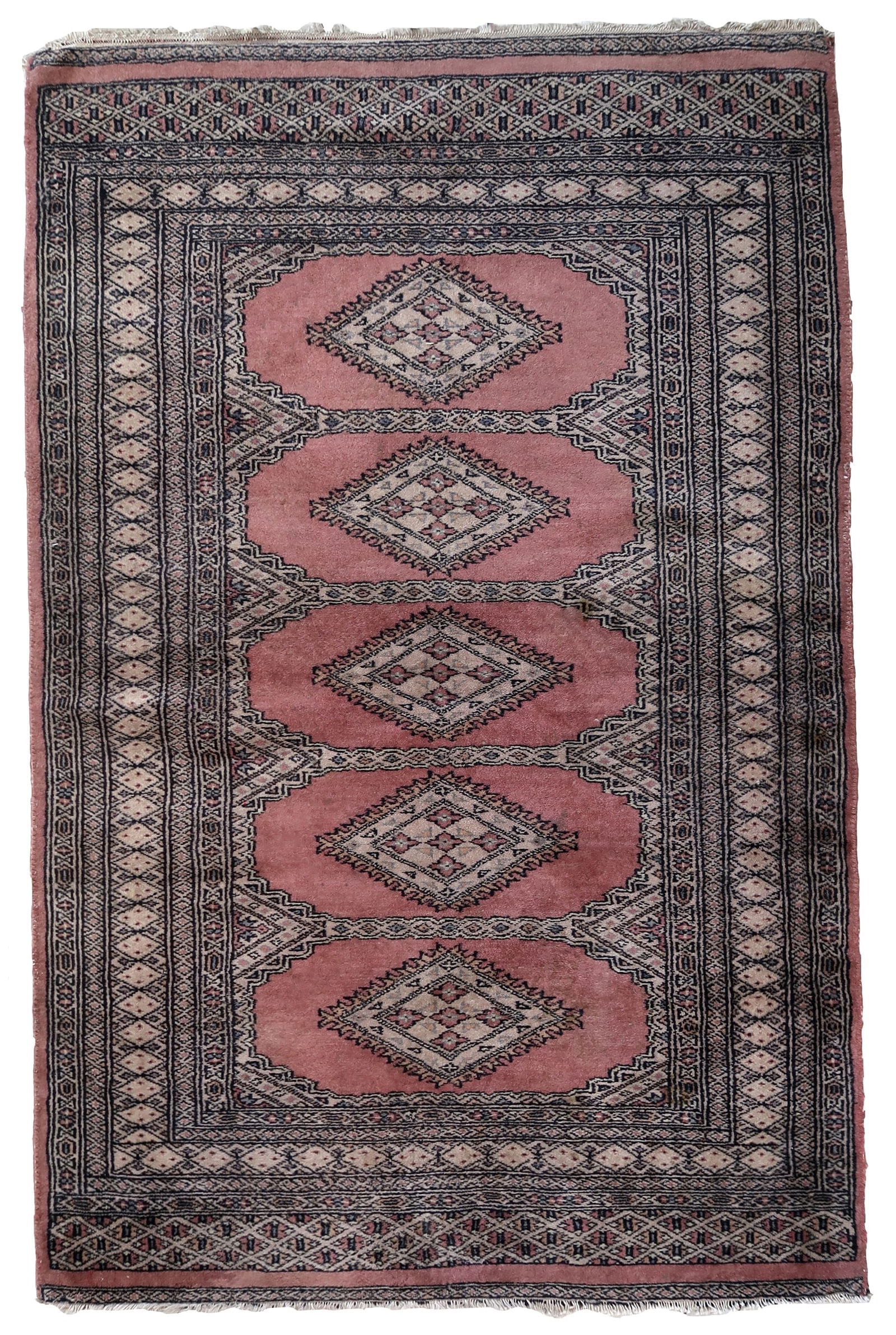 Handmade vintage Uzbek Bukhara rug 3.1' x 5' (97cm x 153cm) 1970s: Title:Handmade vintage Uzbek Bukhara rug 3.1' x 5' (97cm x 153cm) 1970sOrigin:UzbekistanDimension:3.1' x 5' (97cm x 153cm)Materials:woolYear:1970sDescription:Handmade vintage Uzbek Bukhara rug in